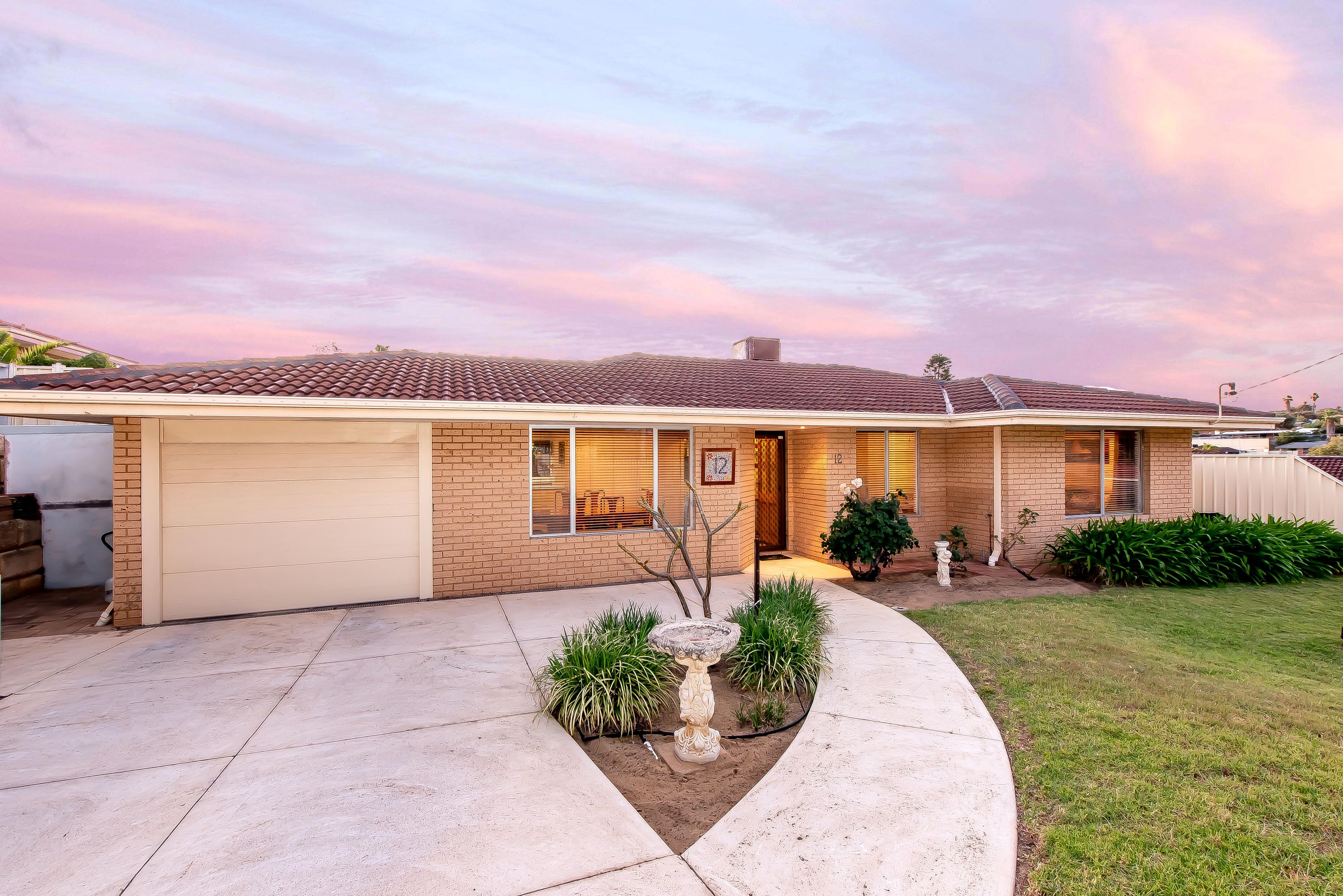 12 Lillian Court, Beldon - Thumbnail 3