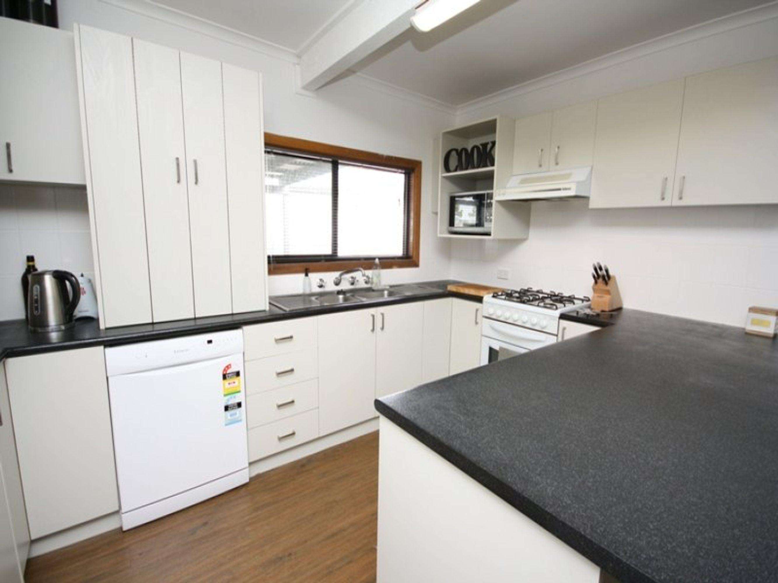 1 Valentine Avenue, Horsham VIC 3400, Horsham - Thumbnail 4