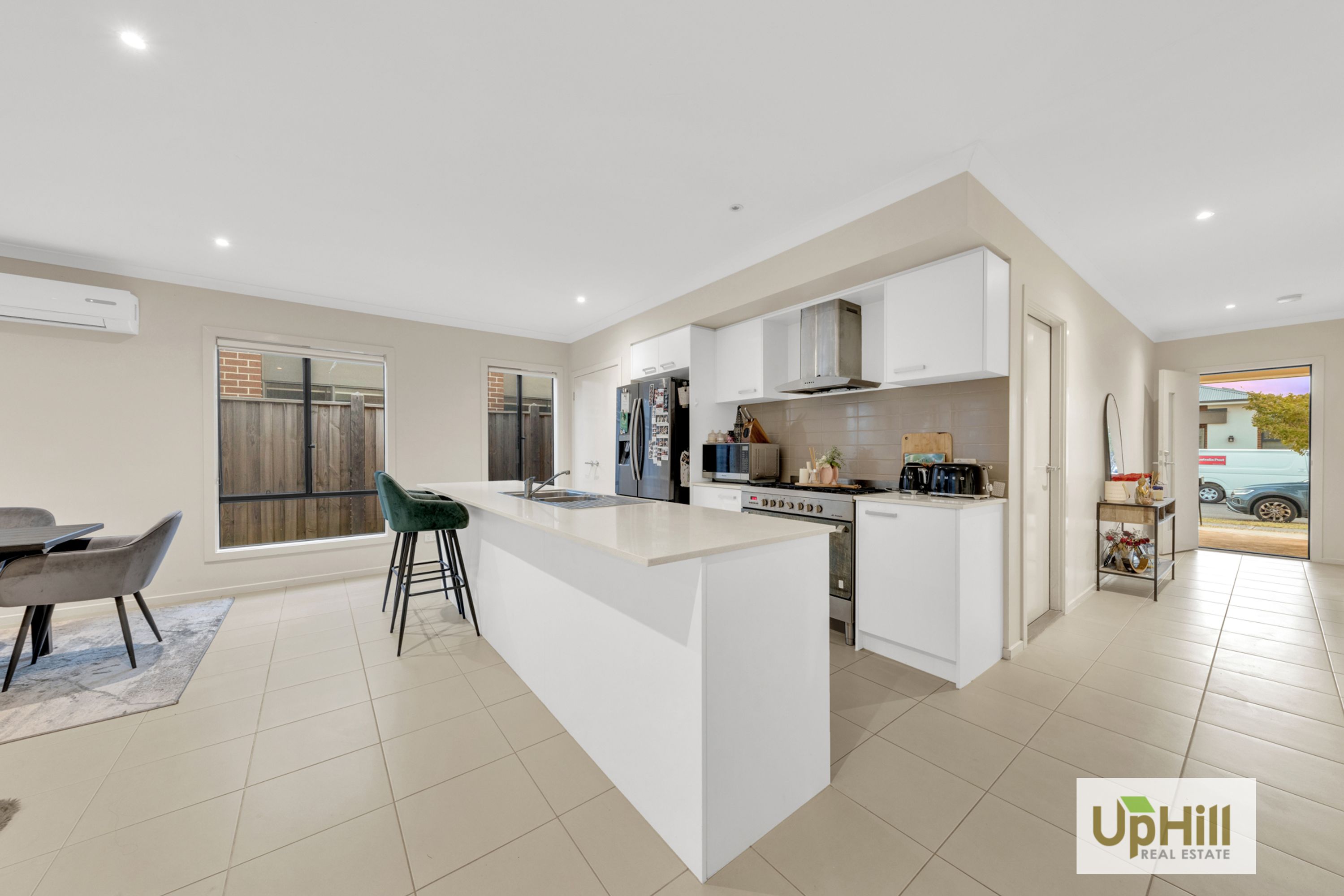 9 Langshan Road, Clyde North - Thumbnail 4