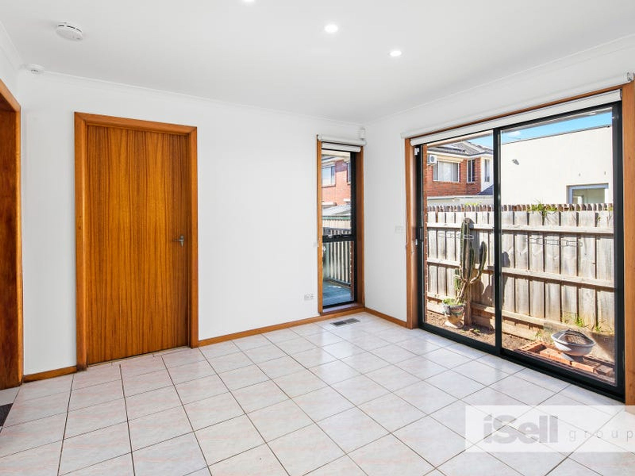 2/16 Oak Grove, Springvale - Thumbnail 5