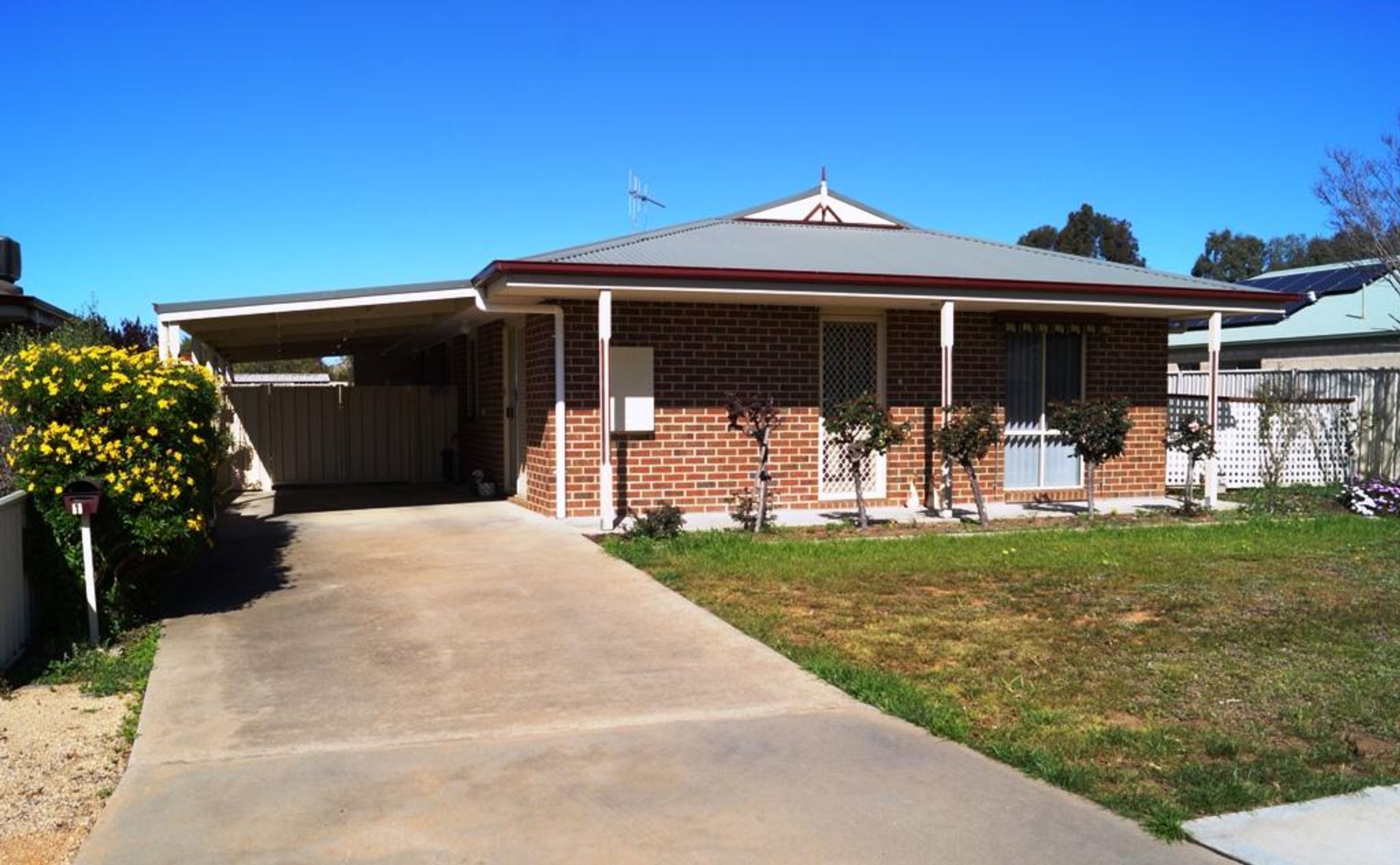 2/10 Russell Street