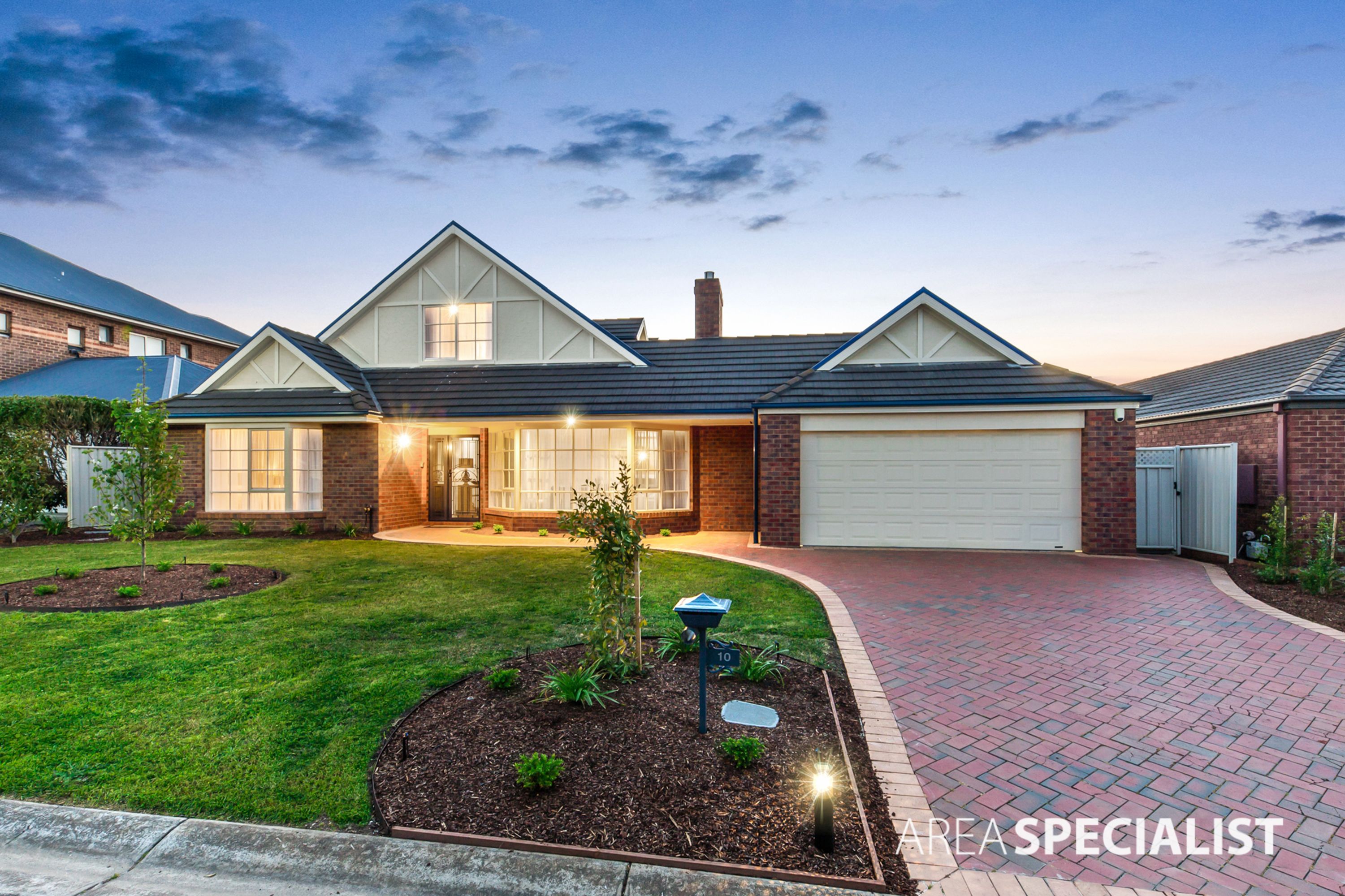 10 Lake Eyre Place, Caroline Springs VIC 3023, Caroline Springs - Thumbnail 2