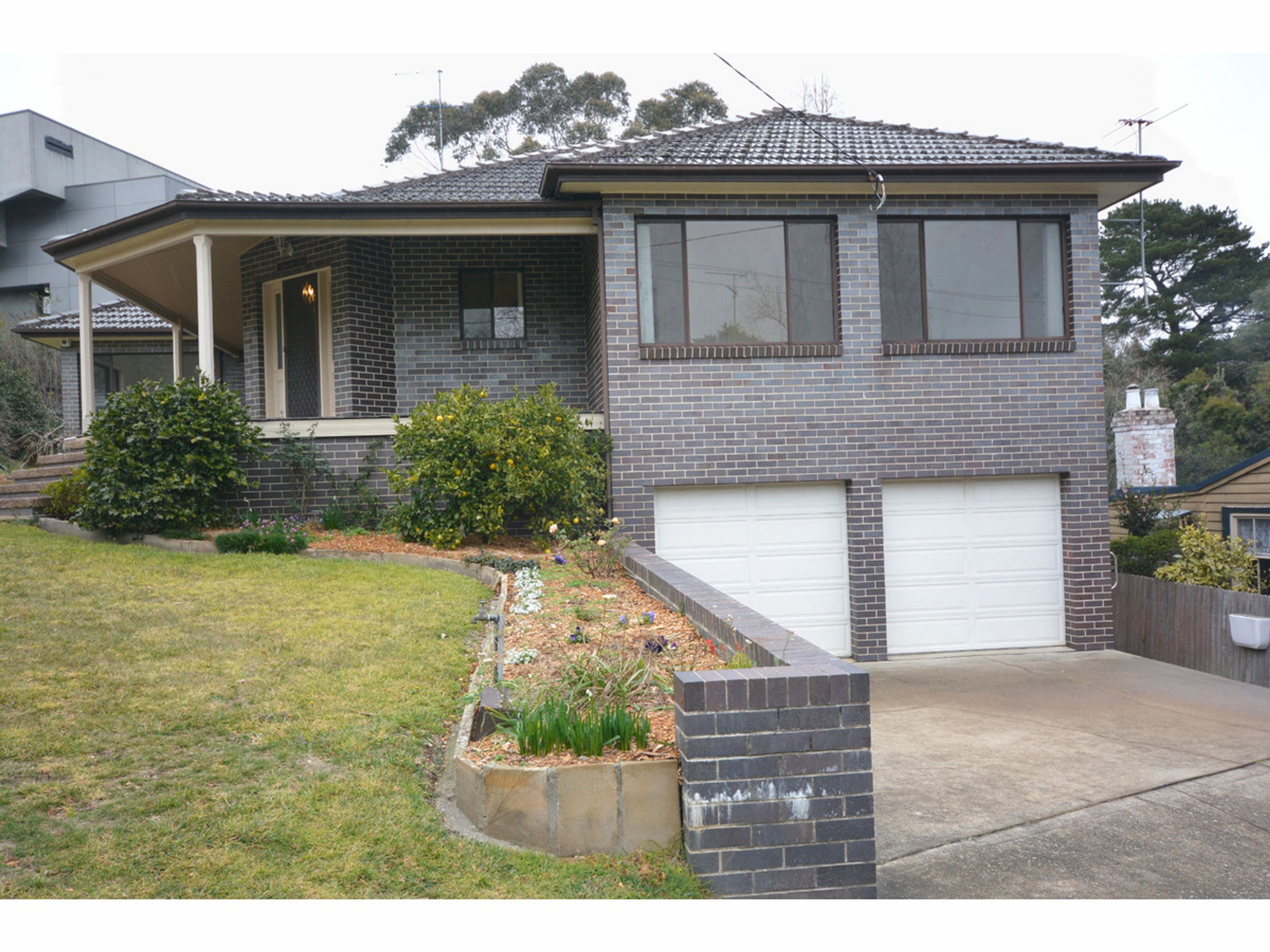 8-10 Bowling Green Avenue, Katoomba - Thumbnail 2