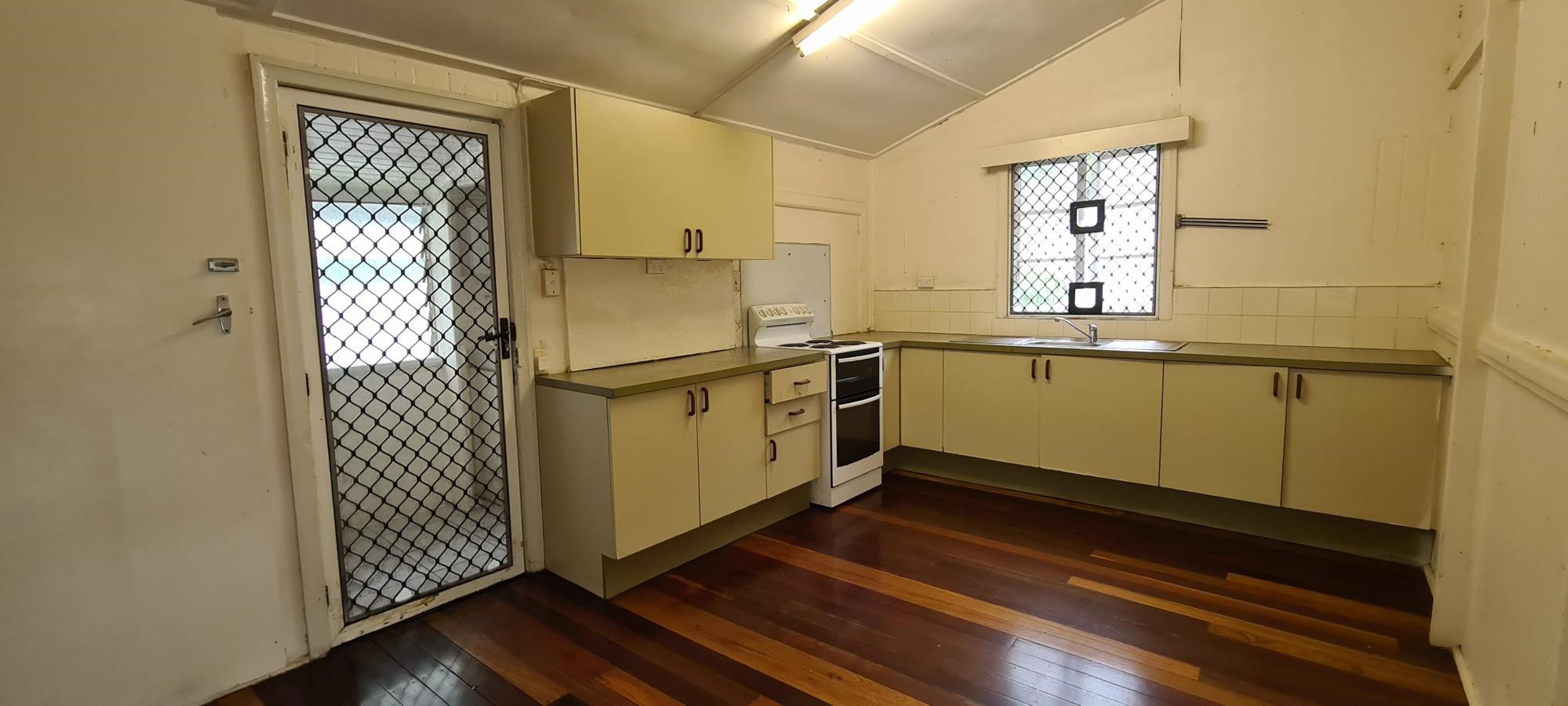 71 Hayward Street, Mooroobool, QLD 4870, Mooroobool - Thumbnail 6