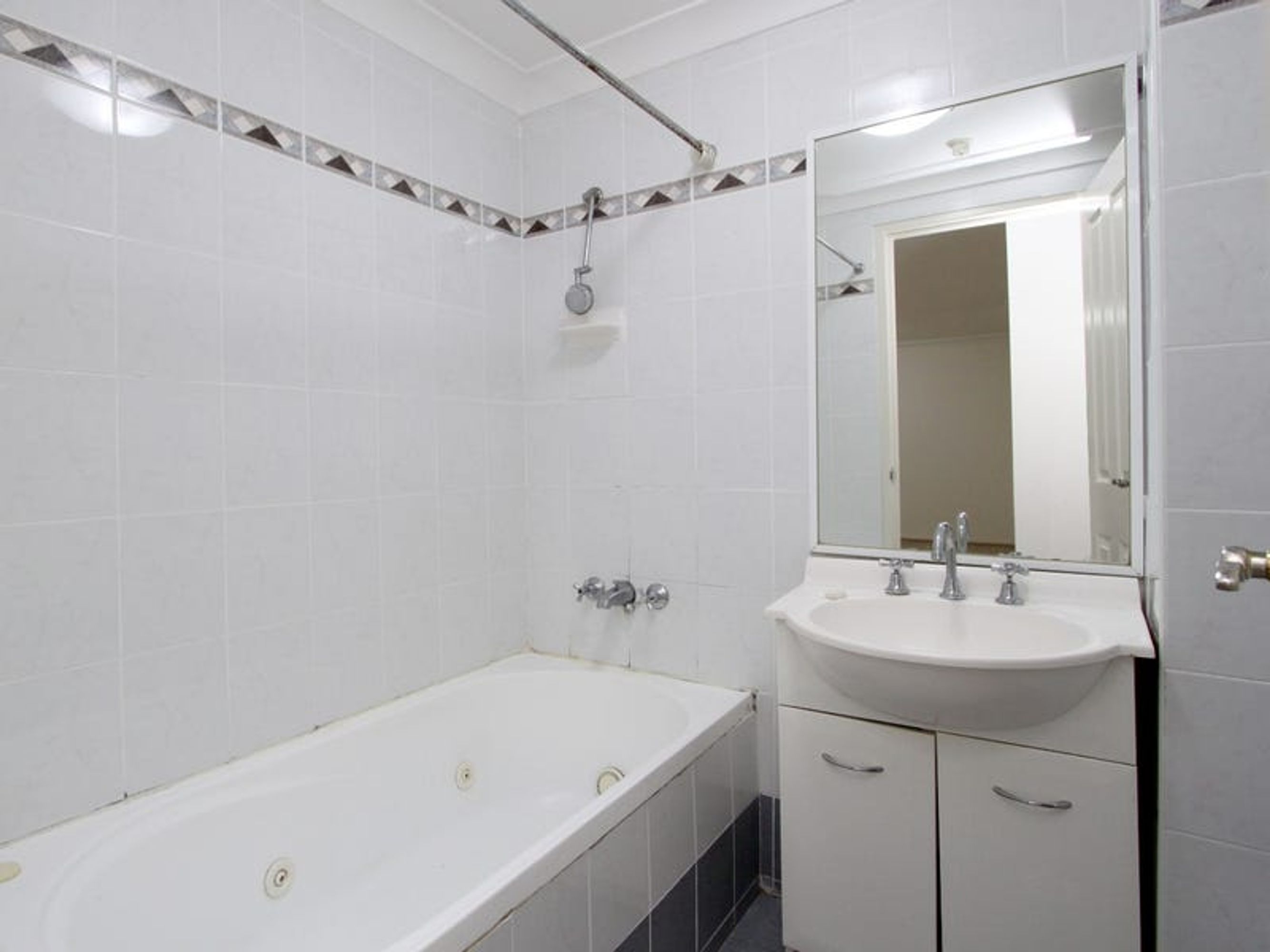 7/68-72 Woniora Road, Hurstville, Hurstville - Thumbnail 4