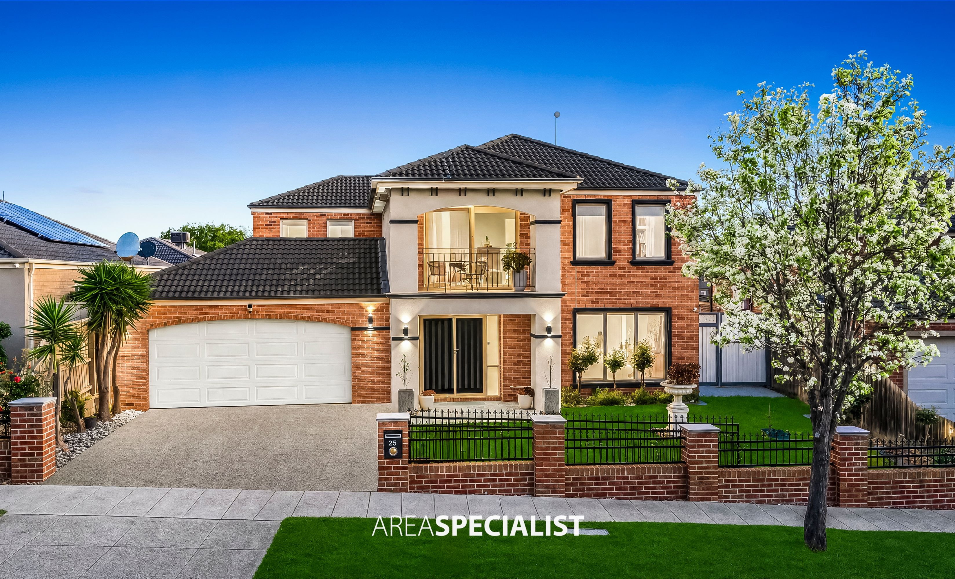 25 Lockwood Rise, Lynbrook - Image 1