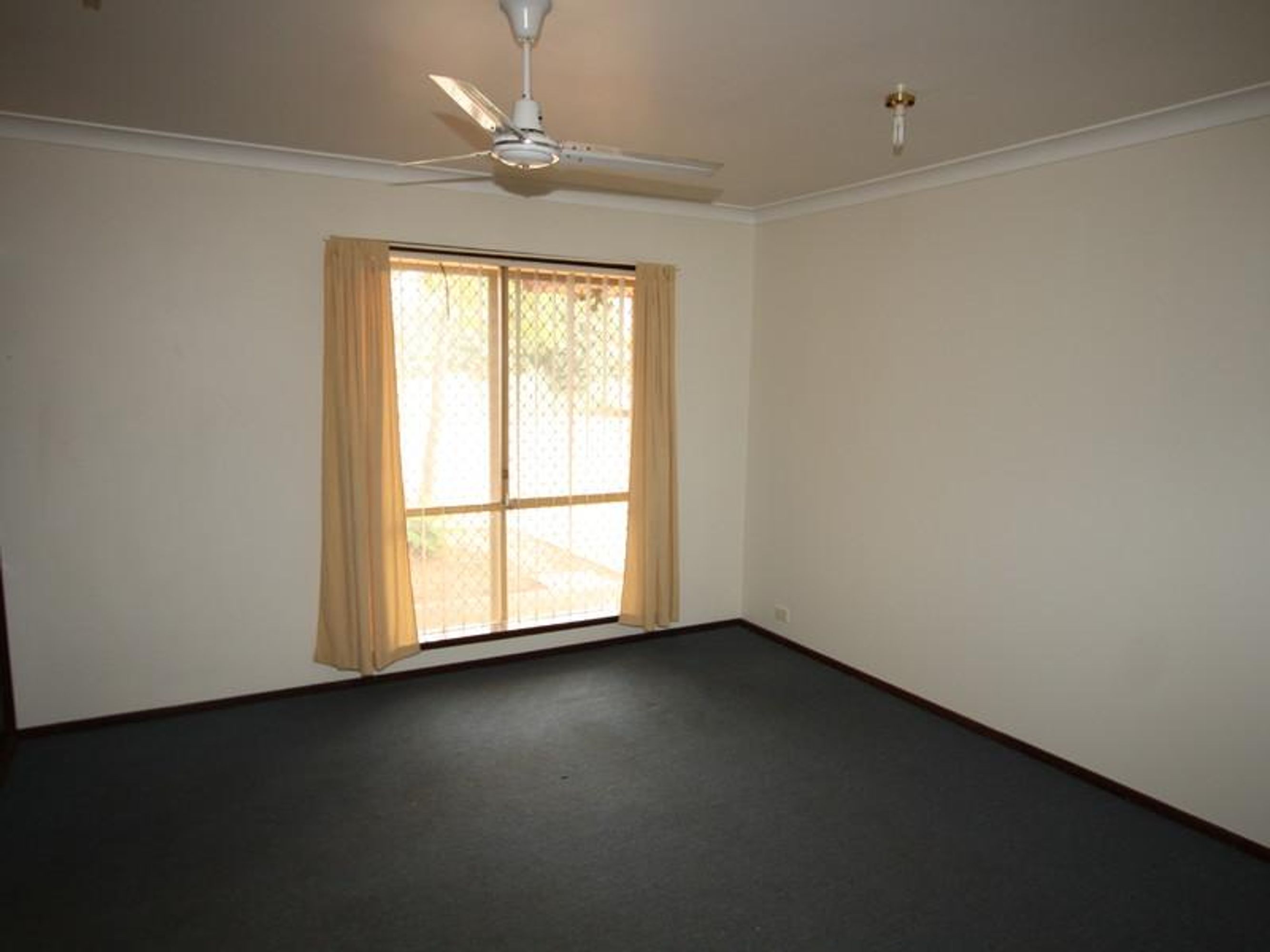 11 Yanderra Crescent, South Hedland, South Hedland - Thumbnail 2