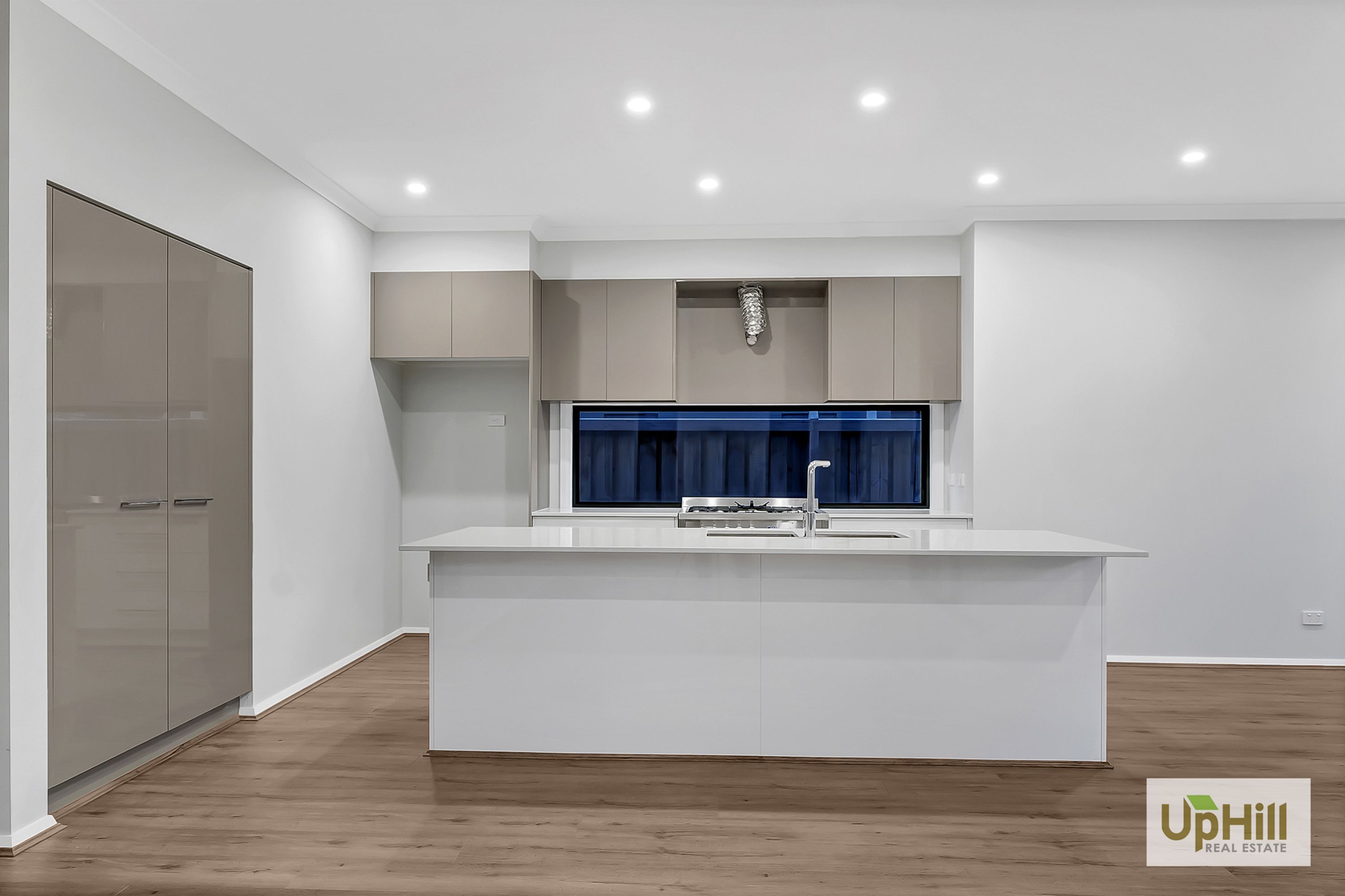 8 OWLCAT AVENUE, Clyde North - Thumbnail 7