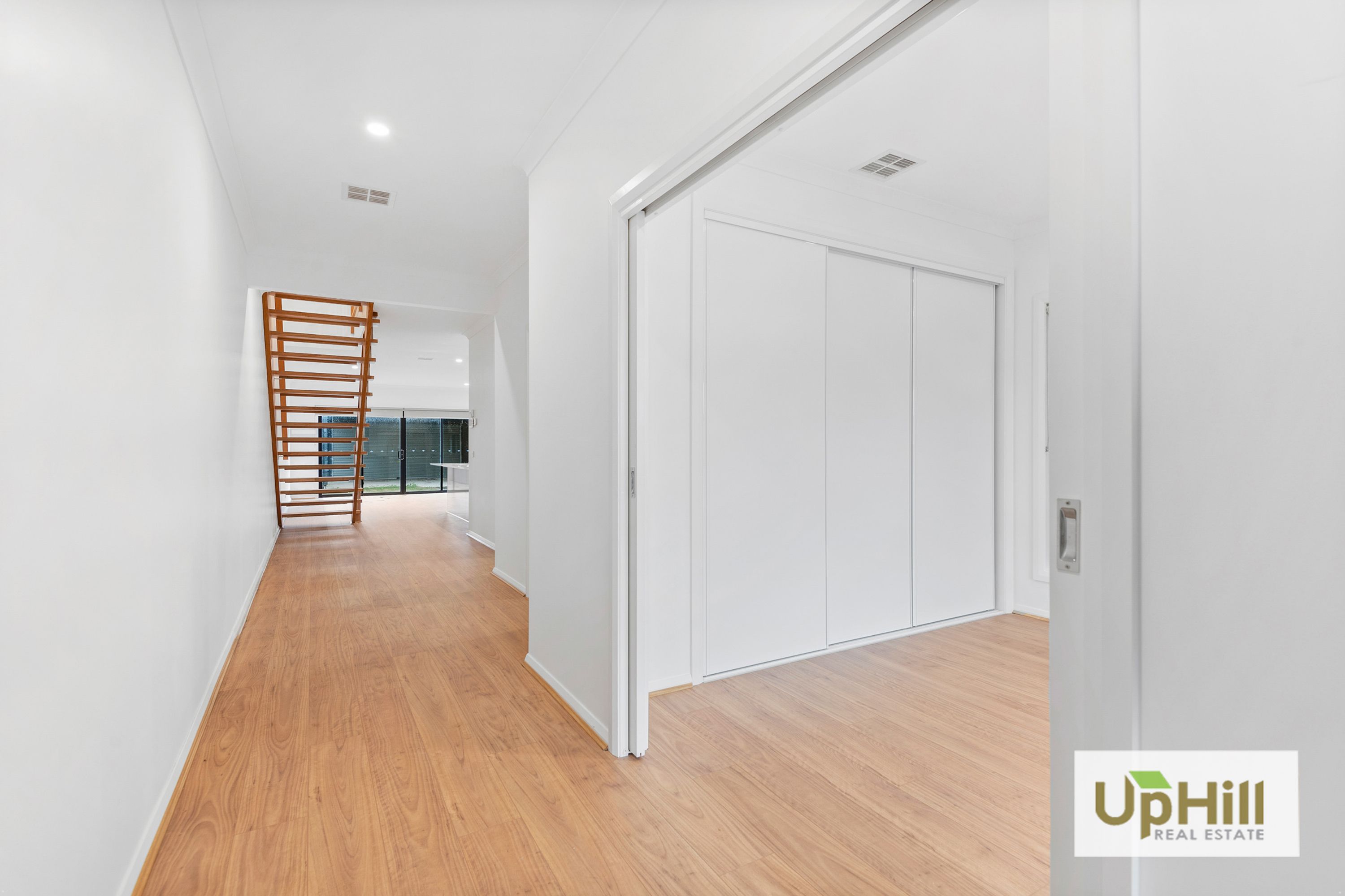 23 Elmslie Drive, Cranbourne East - Thumbnail 3