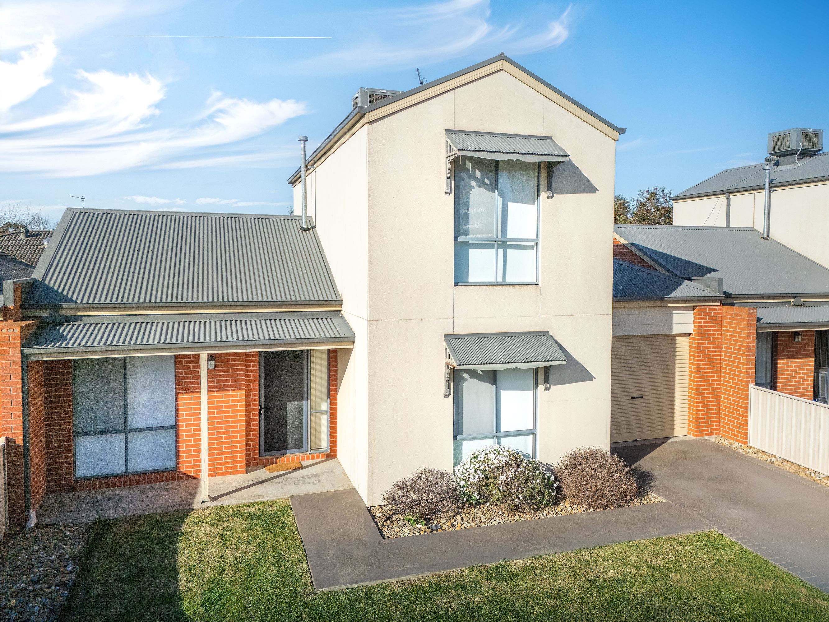 2/9 Mctavish Boulevard, Horsham - Image 1