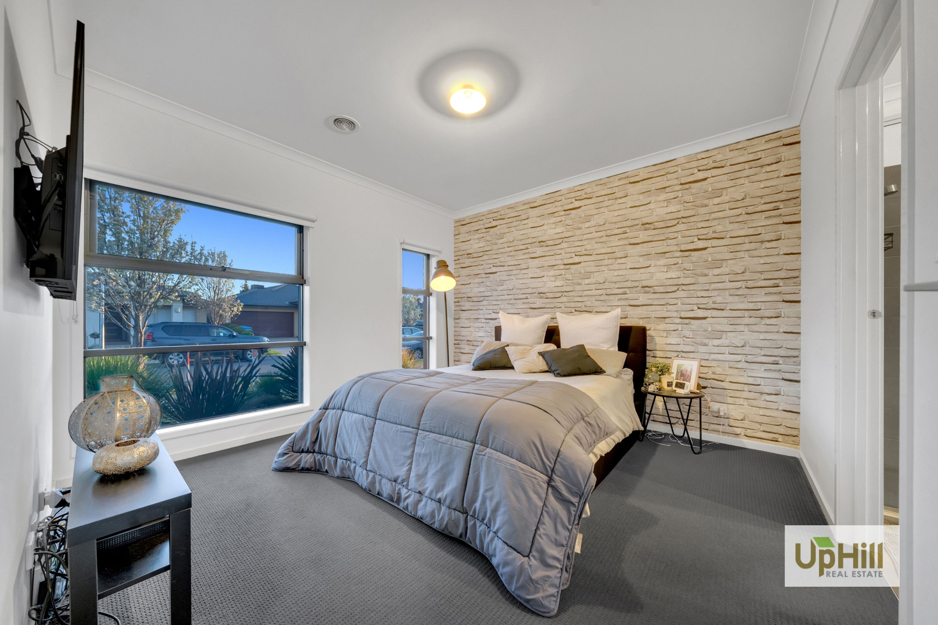 15 Marblelight Way, Clyde North - Thumbnail 2