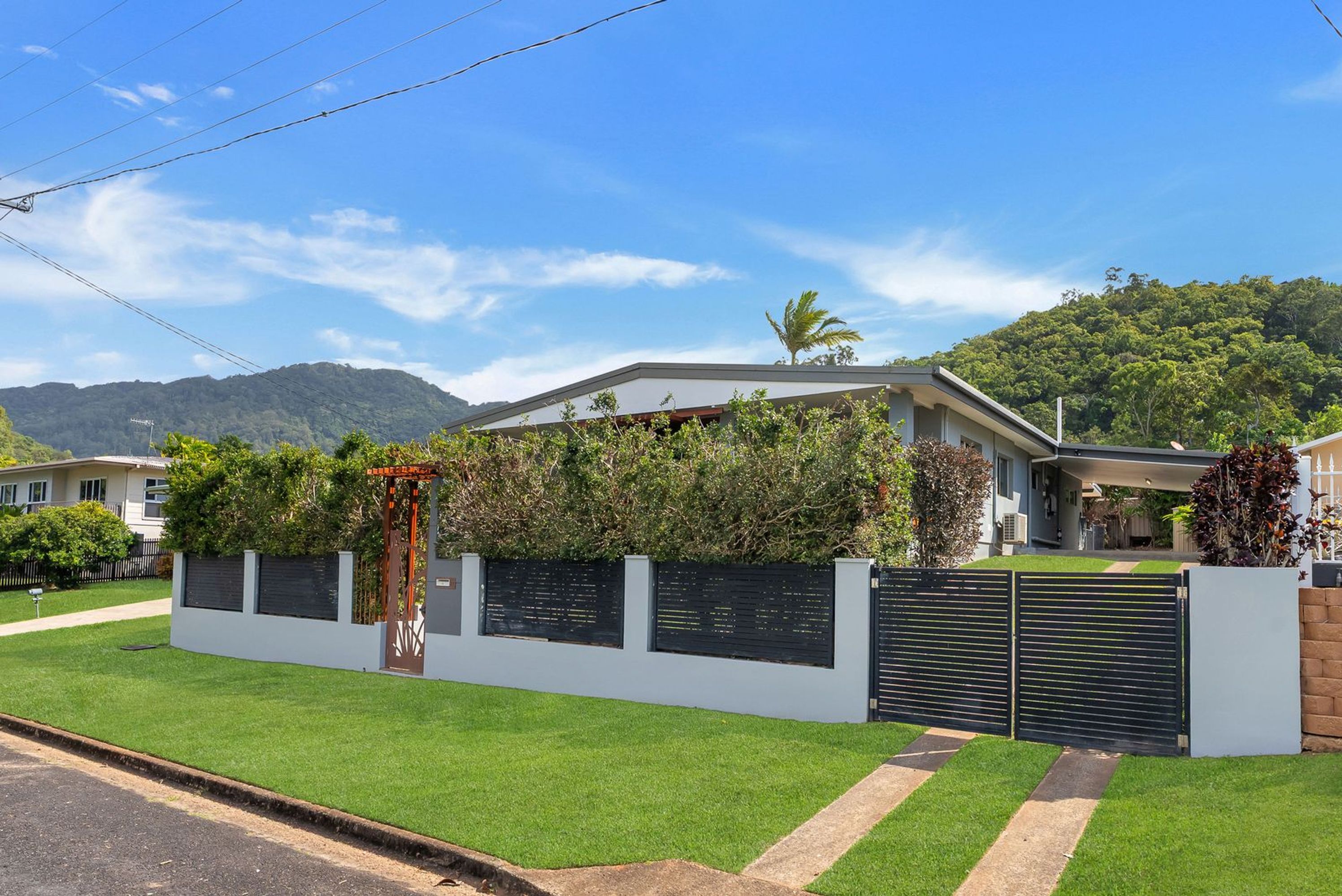 11 Ponticello Street, Whitfield - Image 1