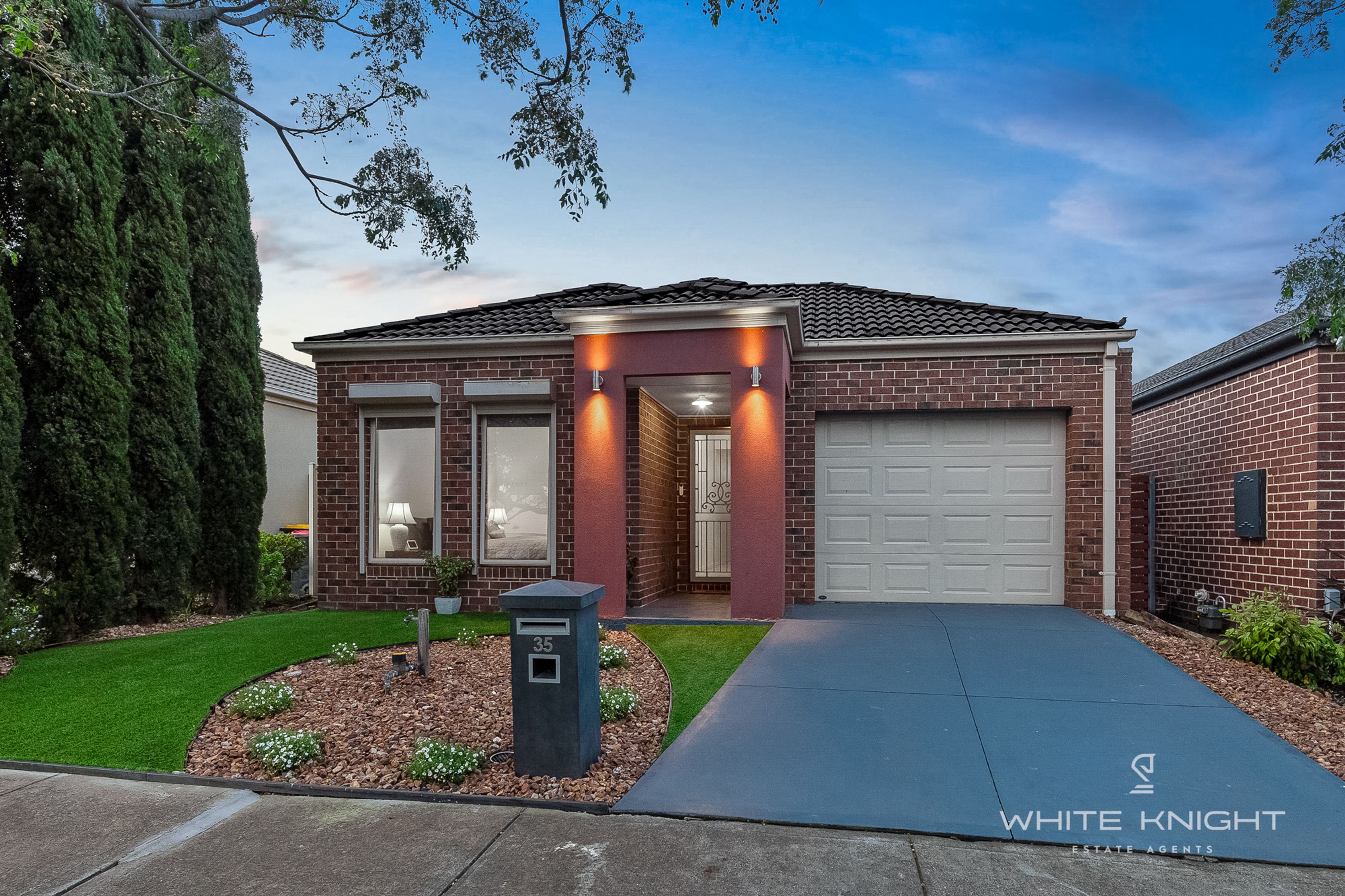 35 Daly Circuit, Caroline Springs VIC 3023, Caroline Springs - Thumbnail 2