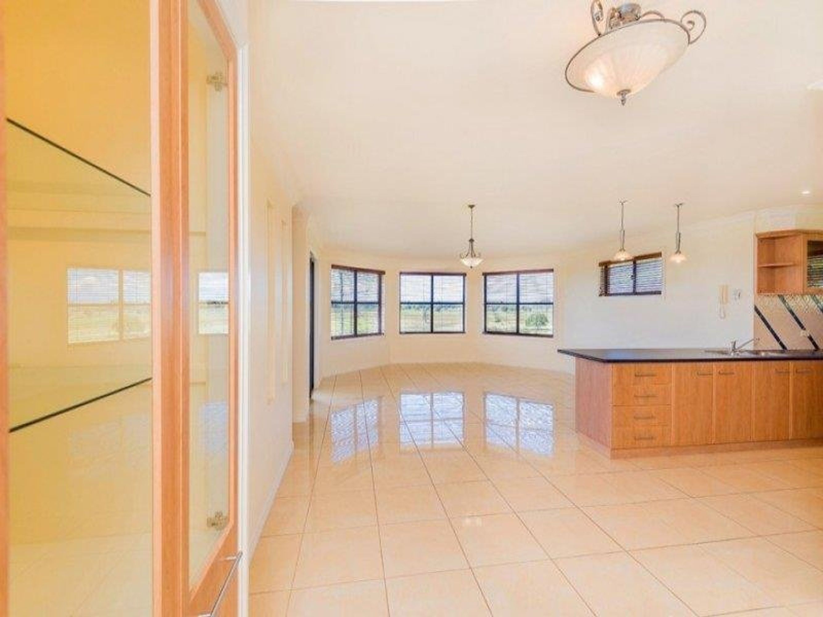 40 Martin Crescent, Junction Hill - Thumbnail 6