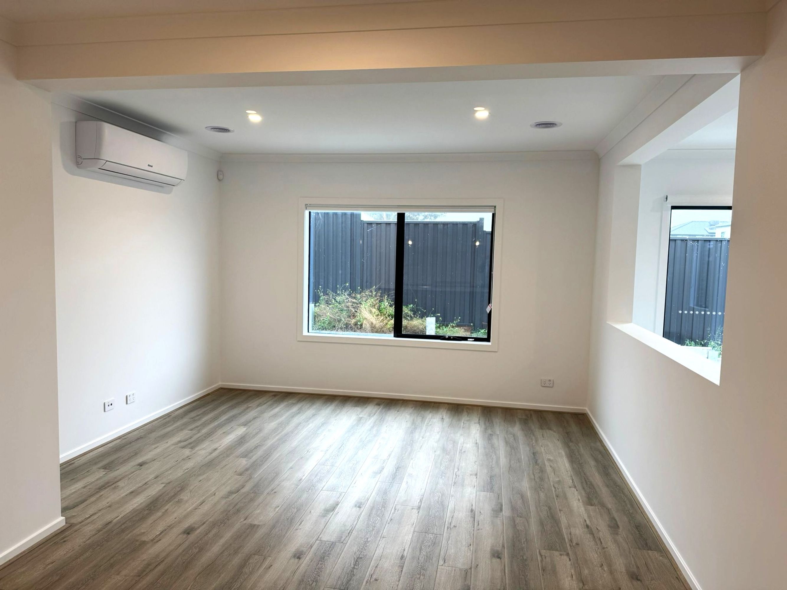 12 SHAKEAL WAY, Clyde North - Thumbnail 4