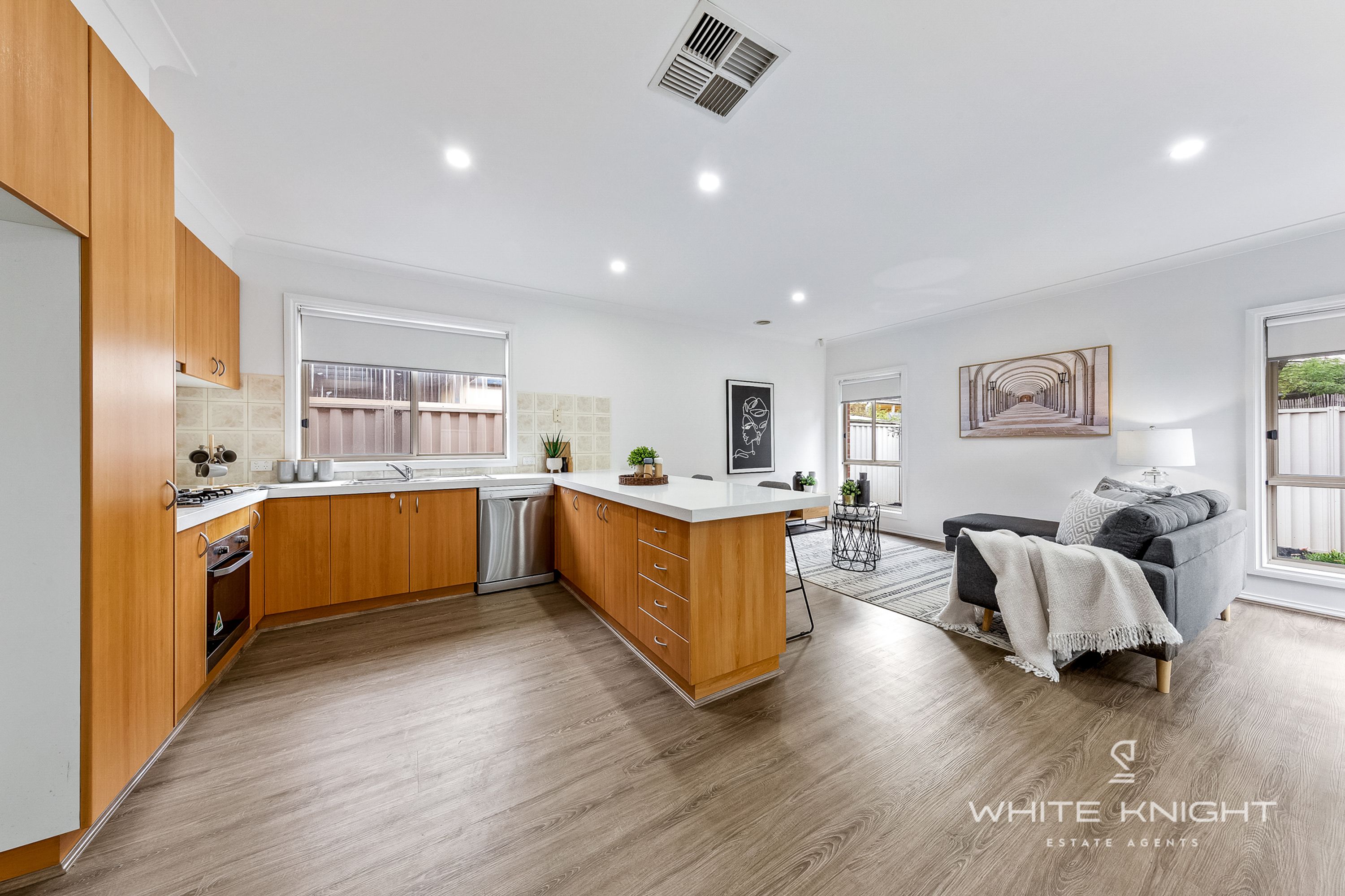 33 Blenheim Way, Caroline Springs VIC 3023, Caroline Springs - Thumbnail 3