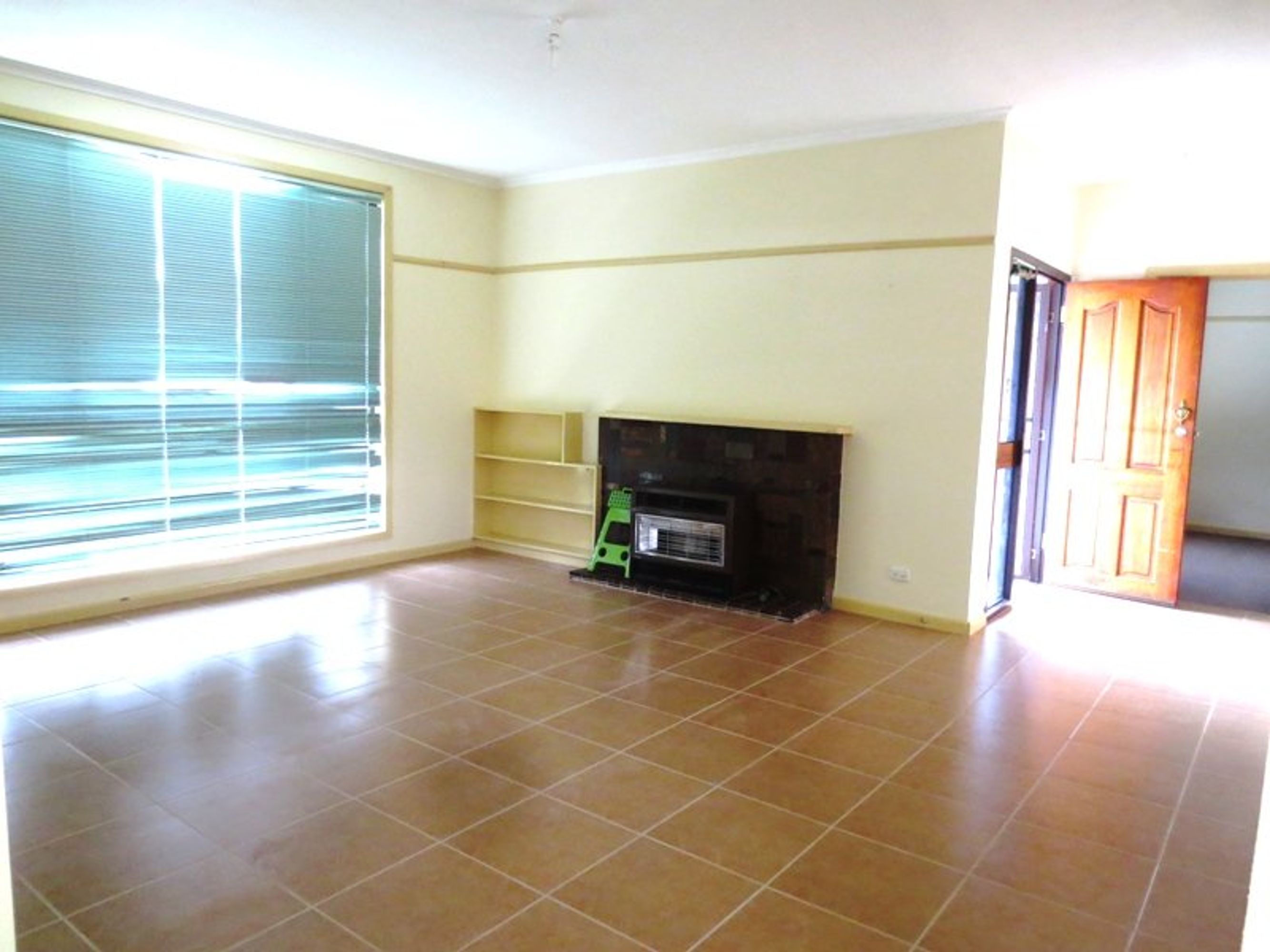 1/16 Royal Avenue