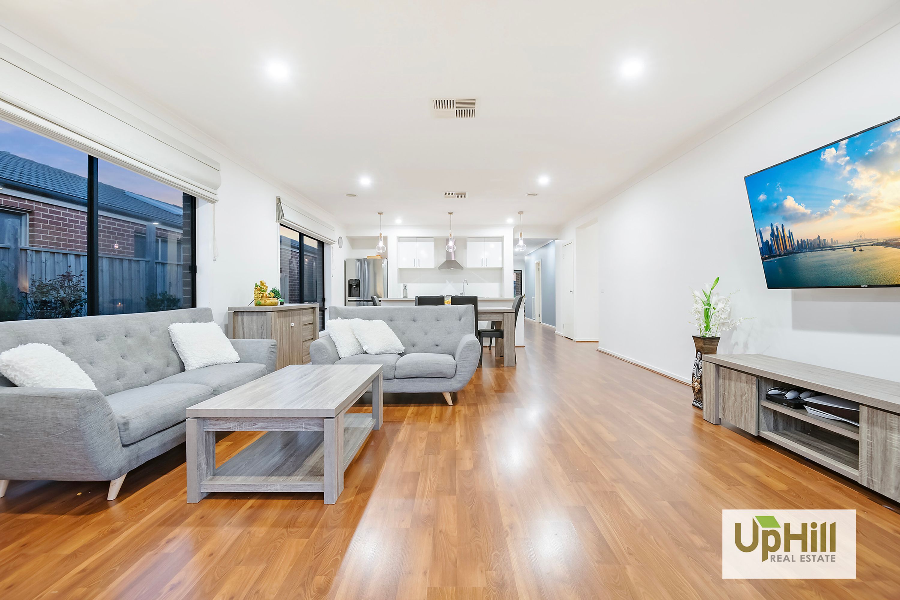 27 Parkgate Drive, Clyde North - Thumbnail 4