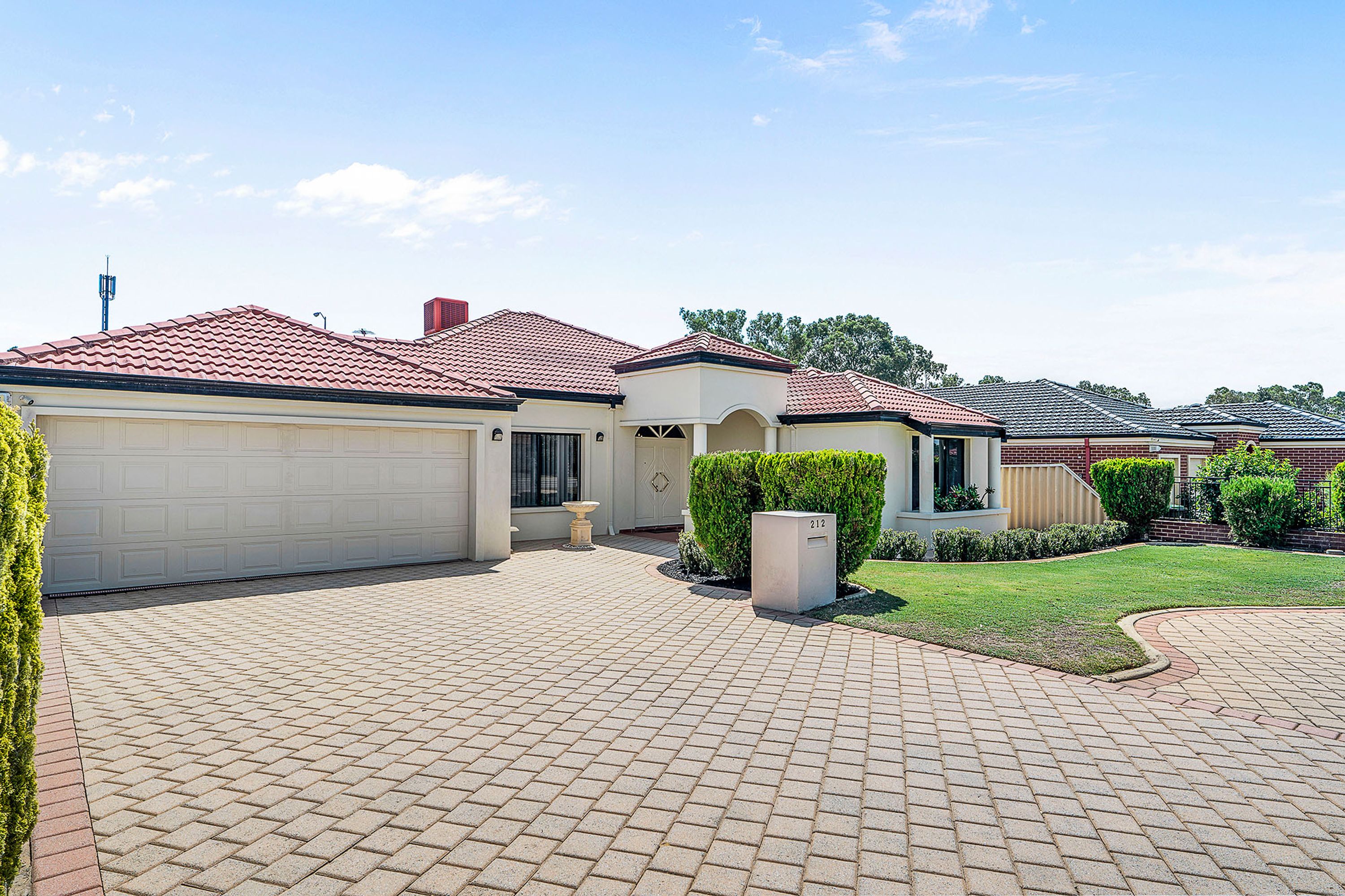 212 Odin Drive, Stirling - Thumbnail 2