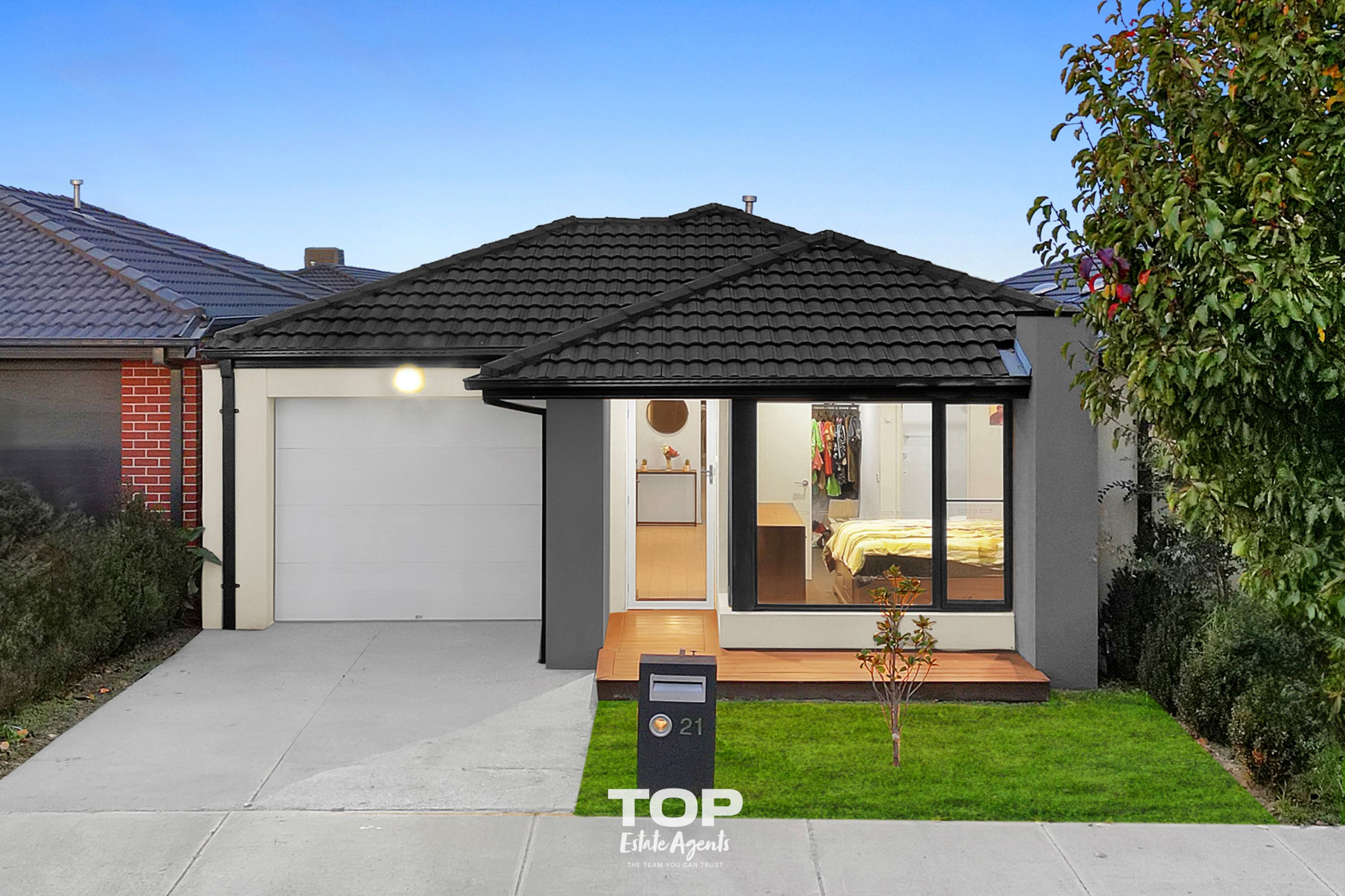 21 Hallyburton Drive, Clyde North - Thumbnail 2