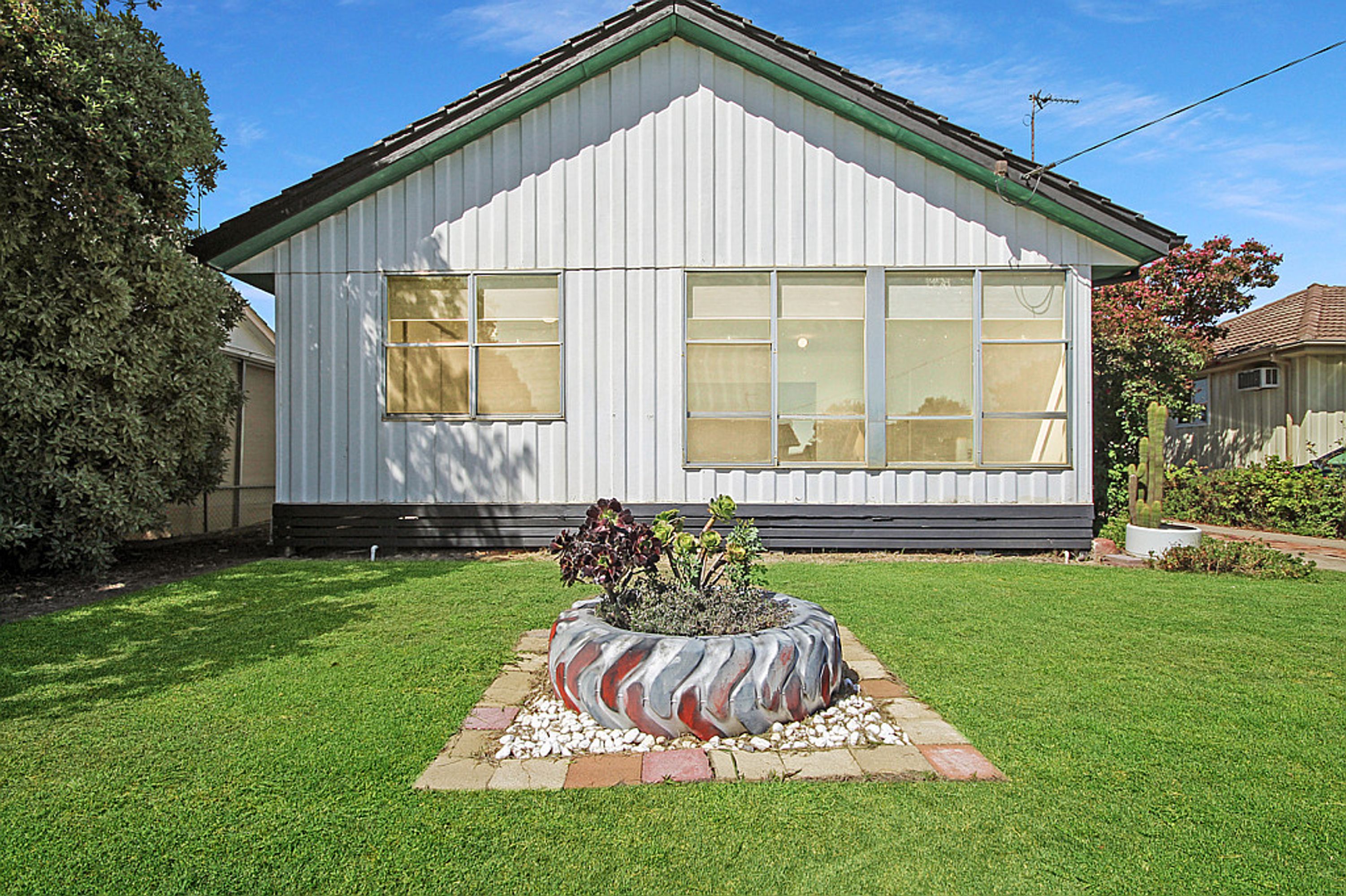 8 Watts Street, Horsham VIC 3400, Horsham - Thumbnail 2