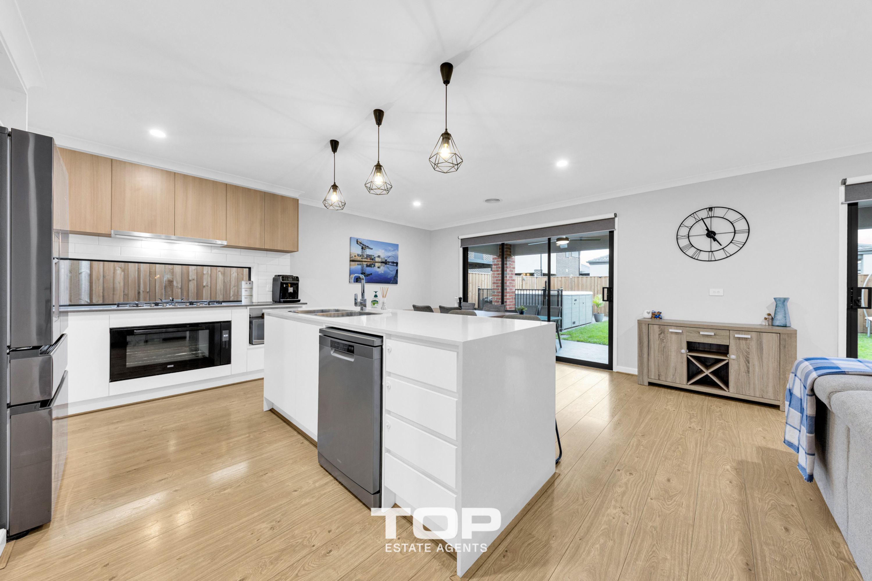 36 Welsummer Drive, Clyde North - Thumbnail 6