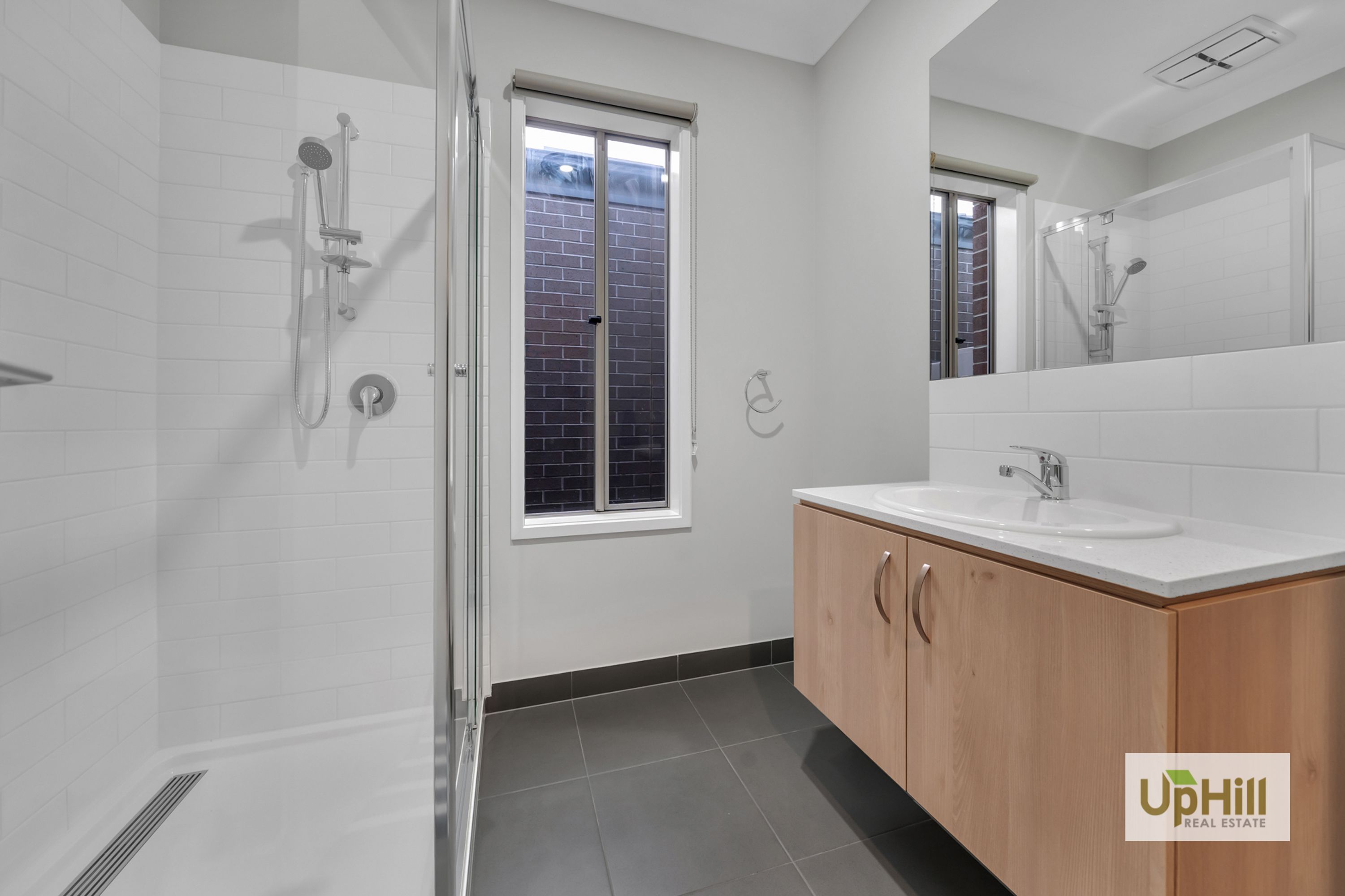 27 Rathberry Circuit, Clyde North - Thumbnail 3