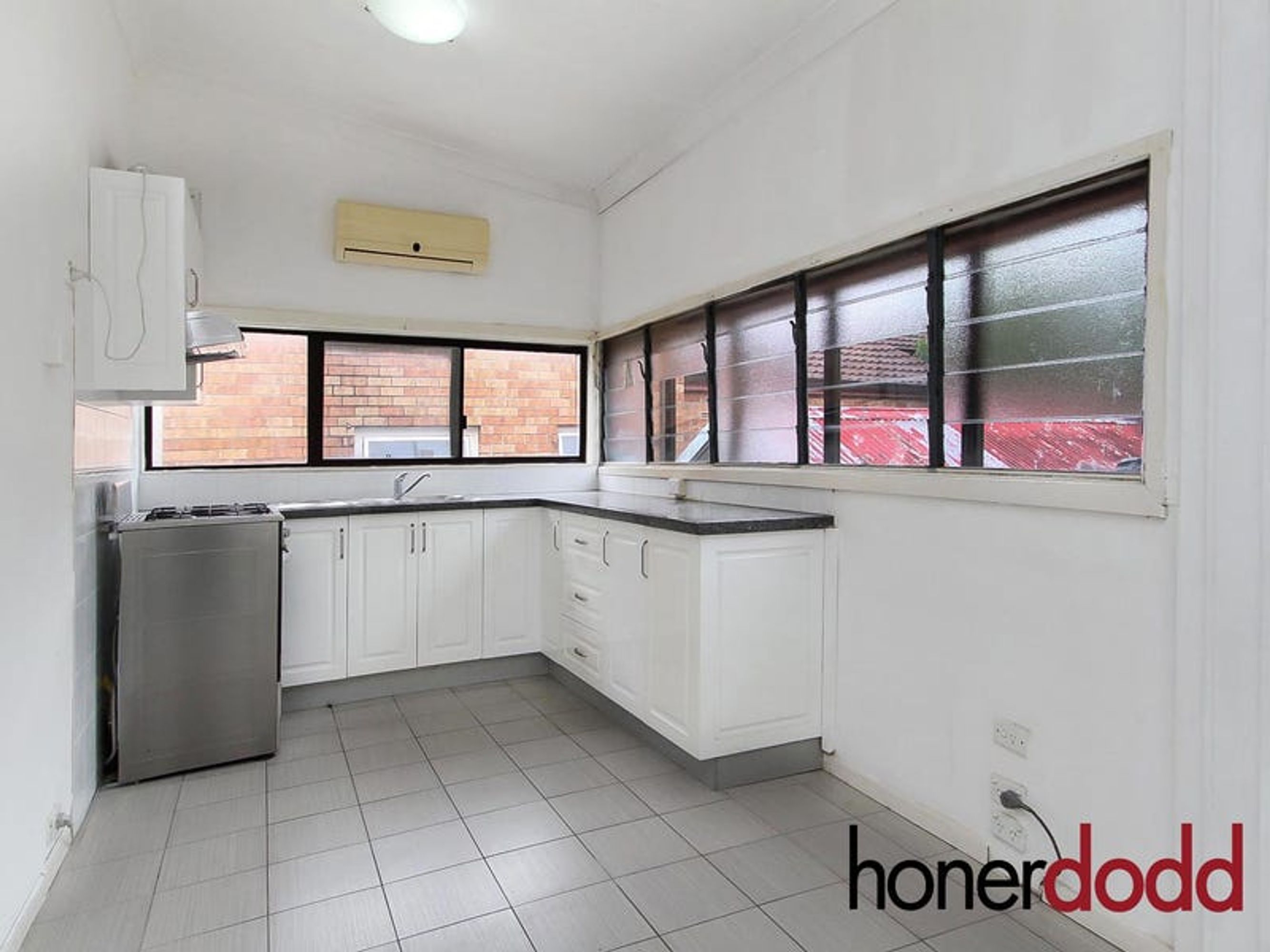 50 Grey Street, Carlton, Carlton - Thumbnail 2
