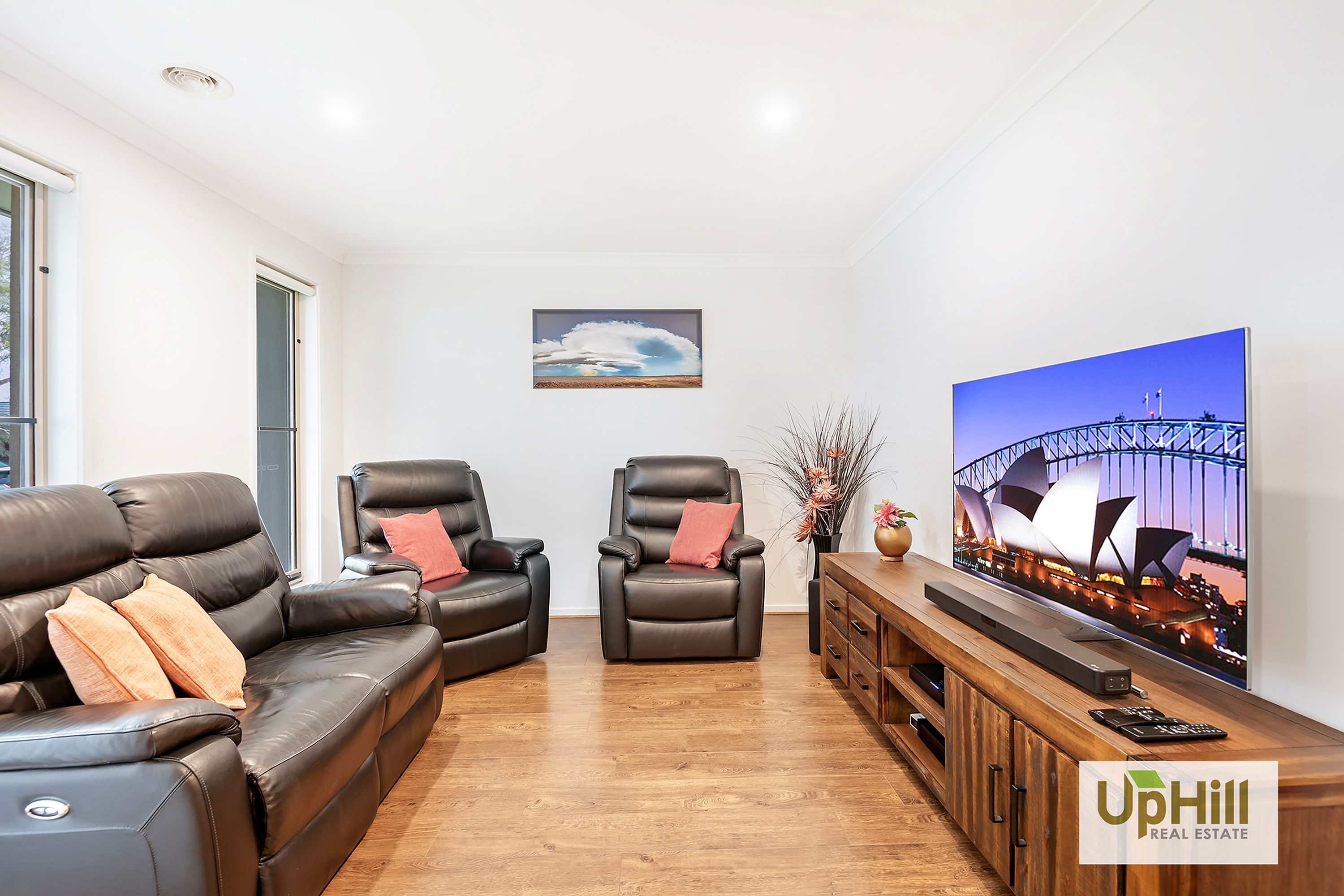 18 Lancelot Avenue, Clyde - Thumbnail 2