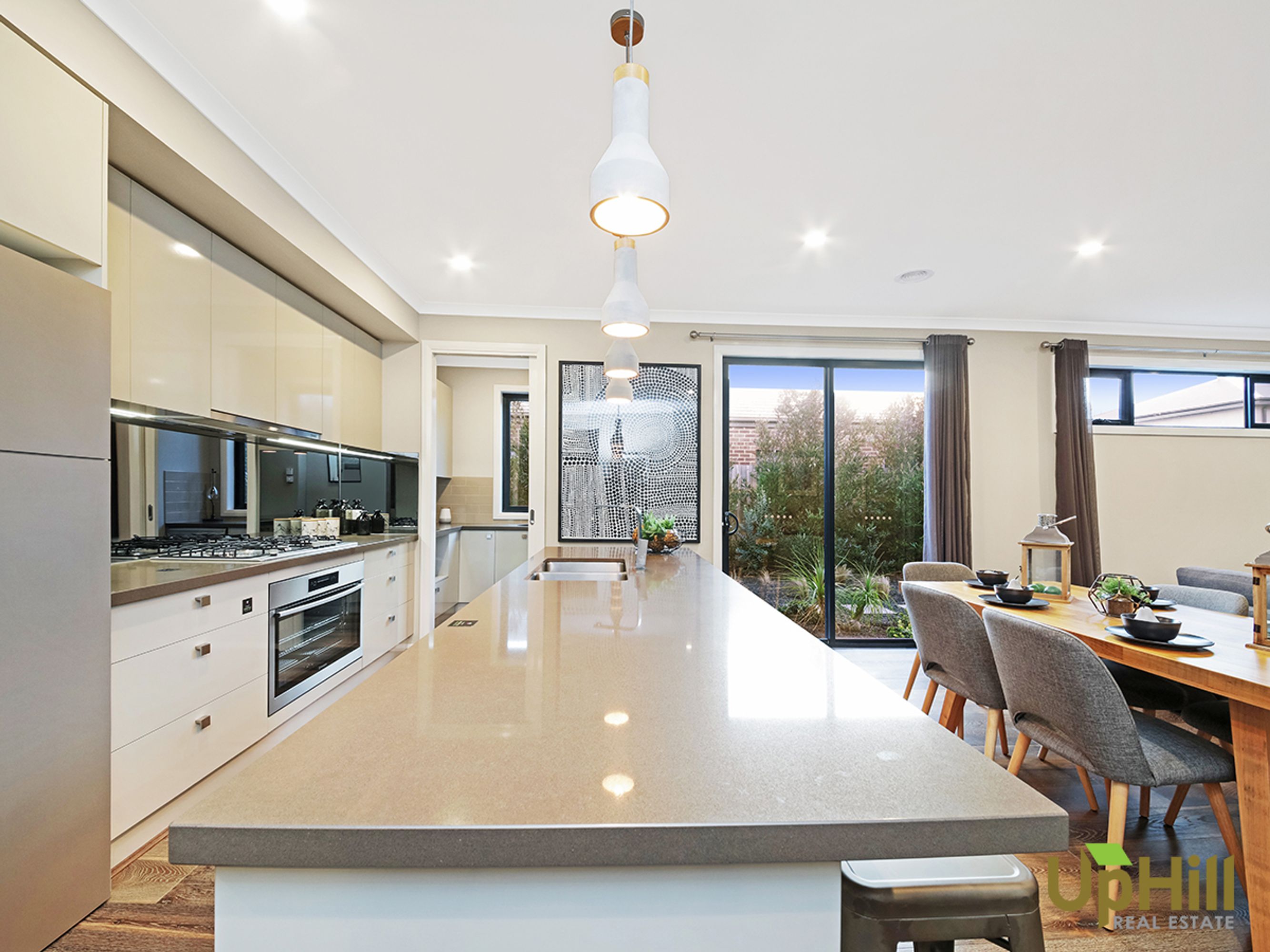 12 LUCINDA LANE, Cranbourne North - Thumbnail 8