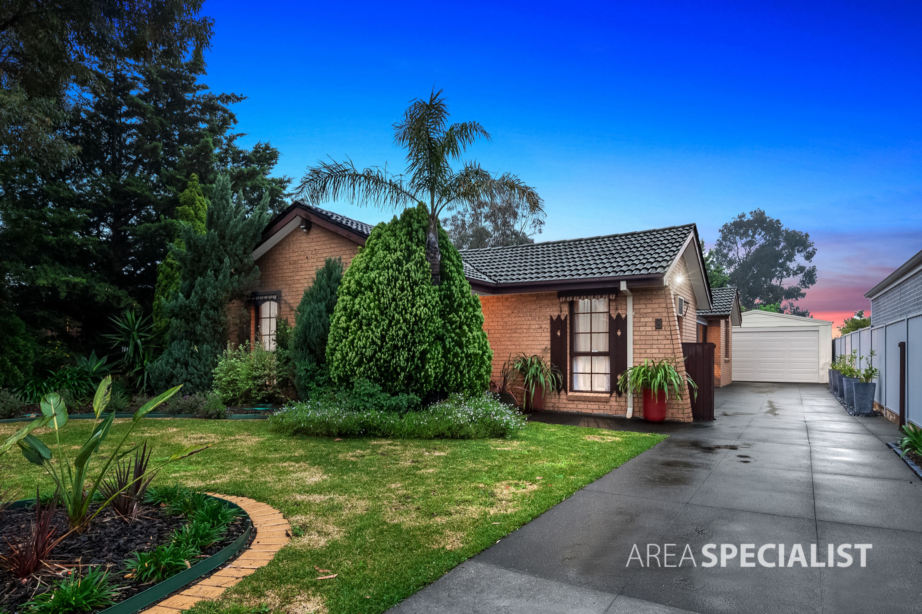 8 Cocoparra Crescent, Taylors Lakes VIC 3038, Taylors Lakes - Thumbnail 2