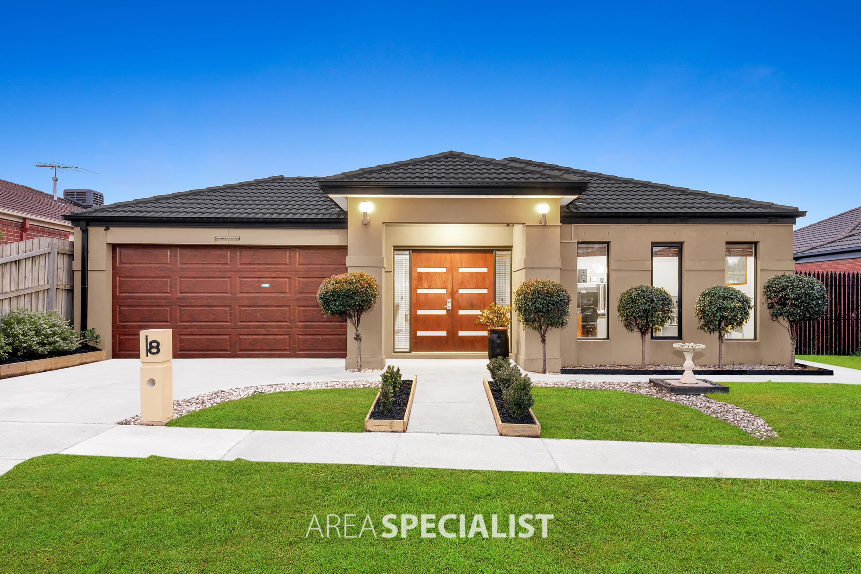 8 Glenbrook Crescent, Lynbrook