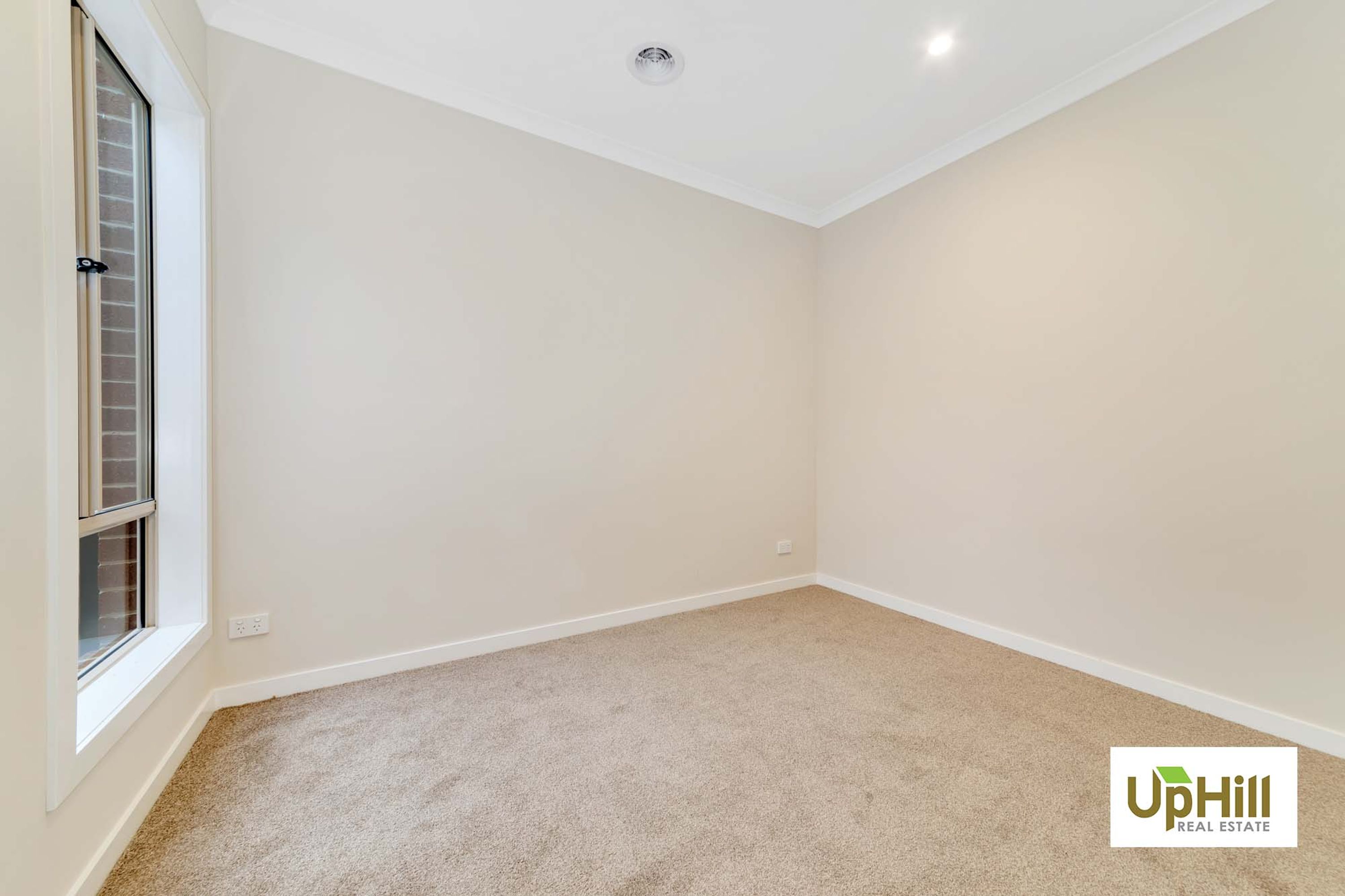 21 SWALLOWTAIL AVENUE, Clyde North - Thumbnail 2