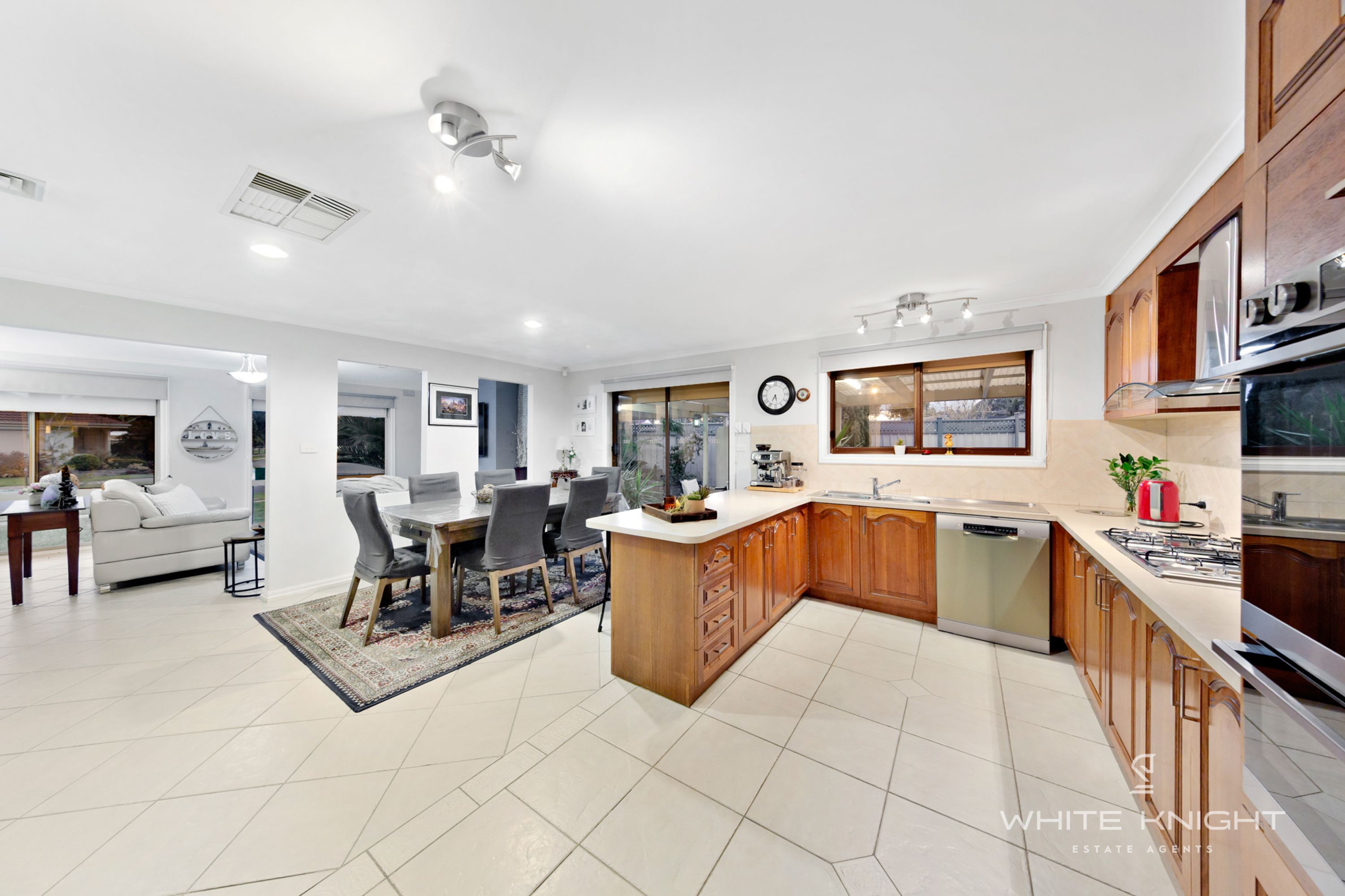 22 Revell Crescent, St Albans VIC 3021, St Albans - Thumbnail 4