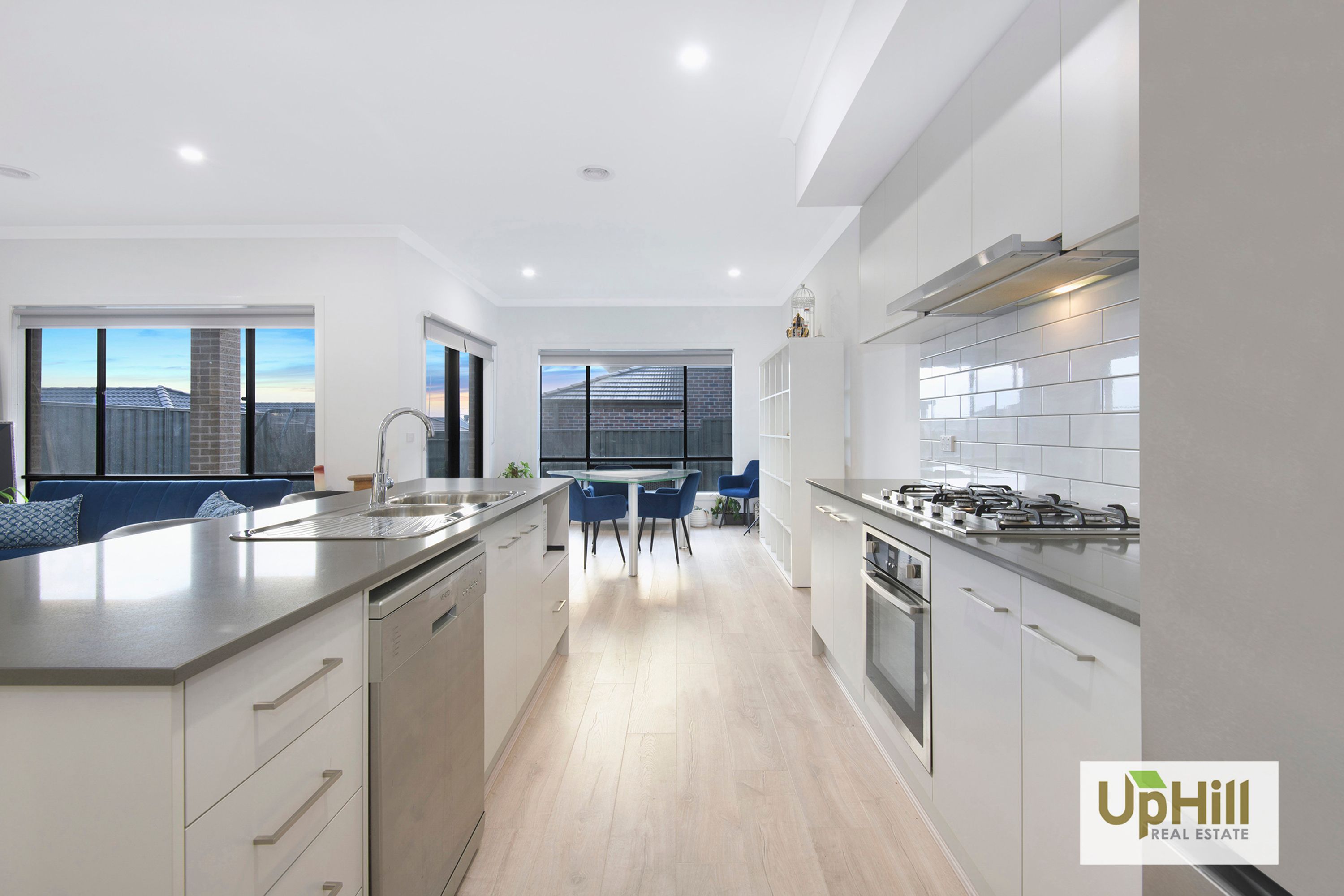 6 Evica Road, Clyde North - Thumbnail 4