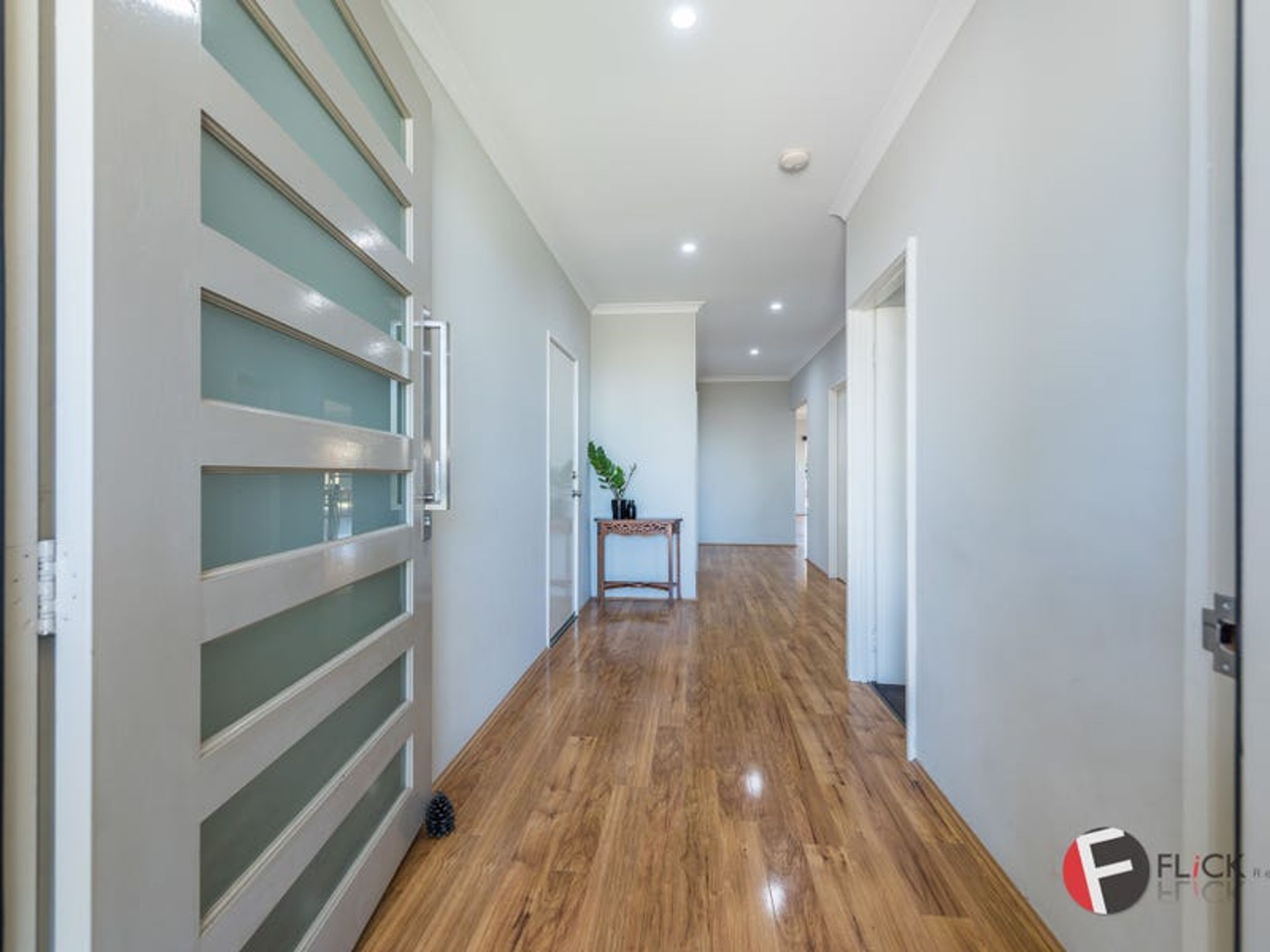 5 Bolero Rd, Aveley, Aveley - Thumbnail 3
