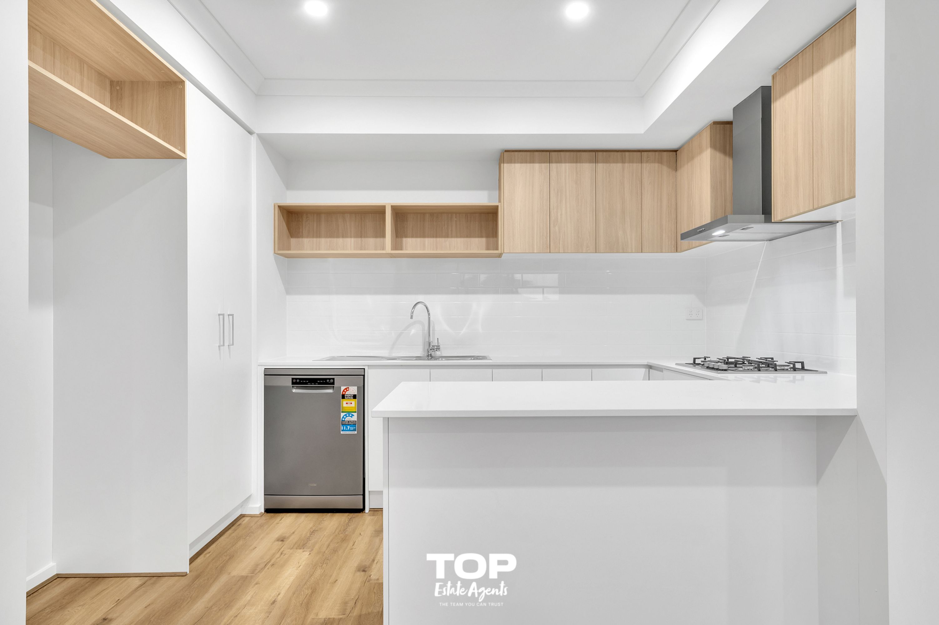11 Croft Drive, Clyde North - Thumbnail 8