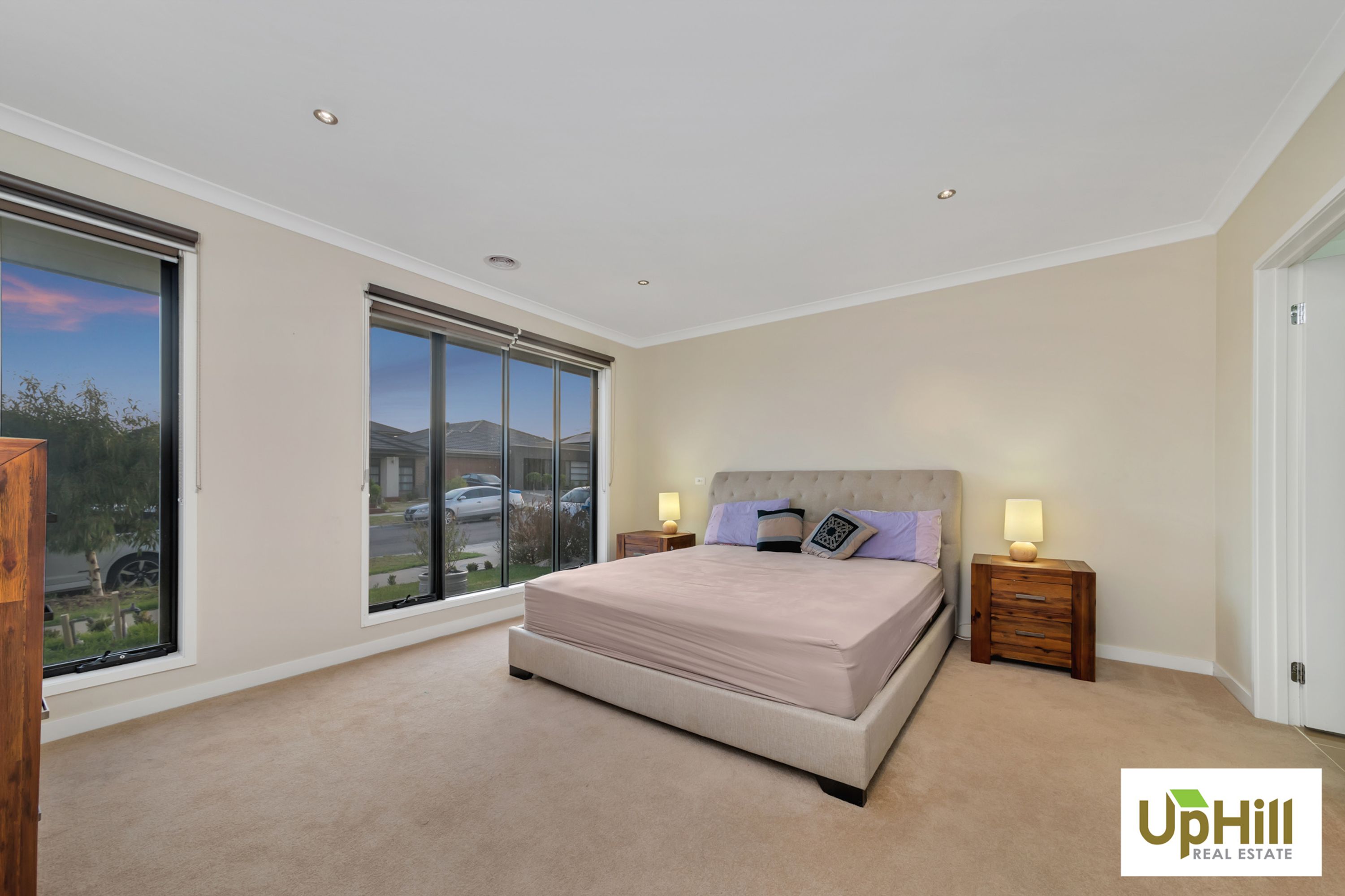 37 PALOMINO AVENUE, Clyde North - Thumbnail 2