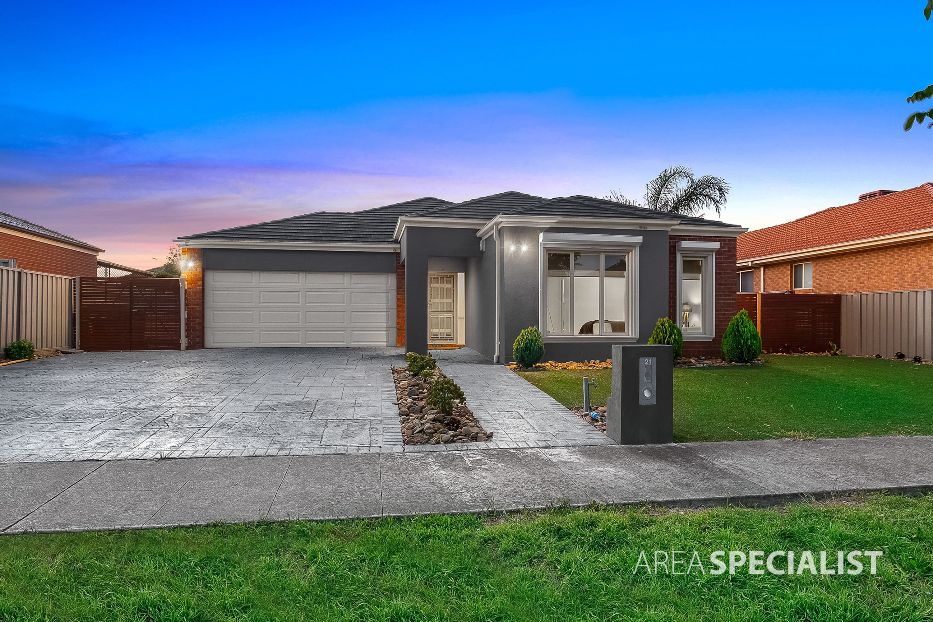 21 Claretown Avenue, Caroline Springs VIC 3023, Caroline Springs - Thumbnail 2