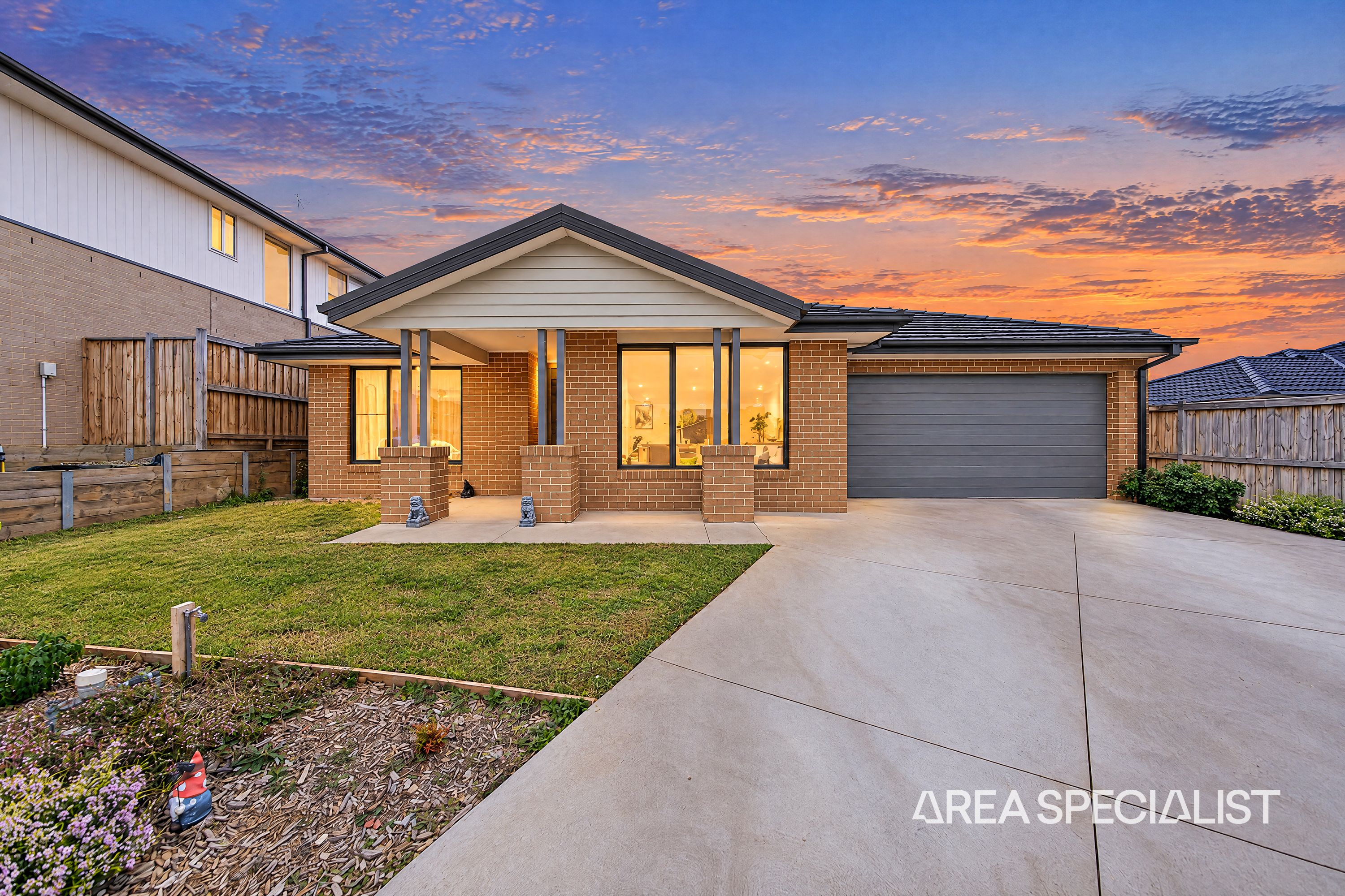 37 Allan Close, Pakenham - Image 1