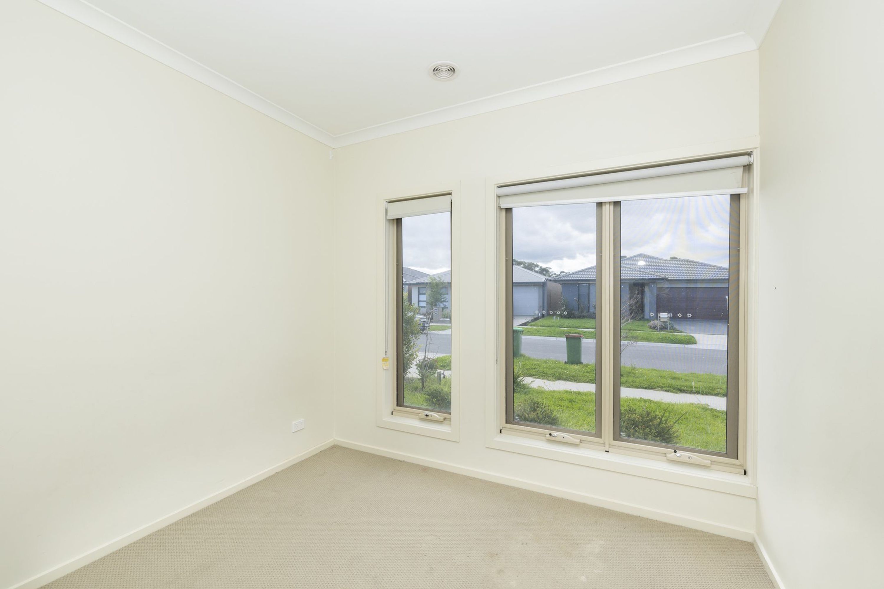 8 Golden Banksia Drive, Officer - Thumbnail 6