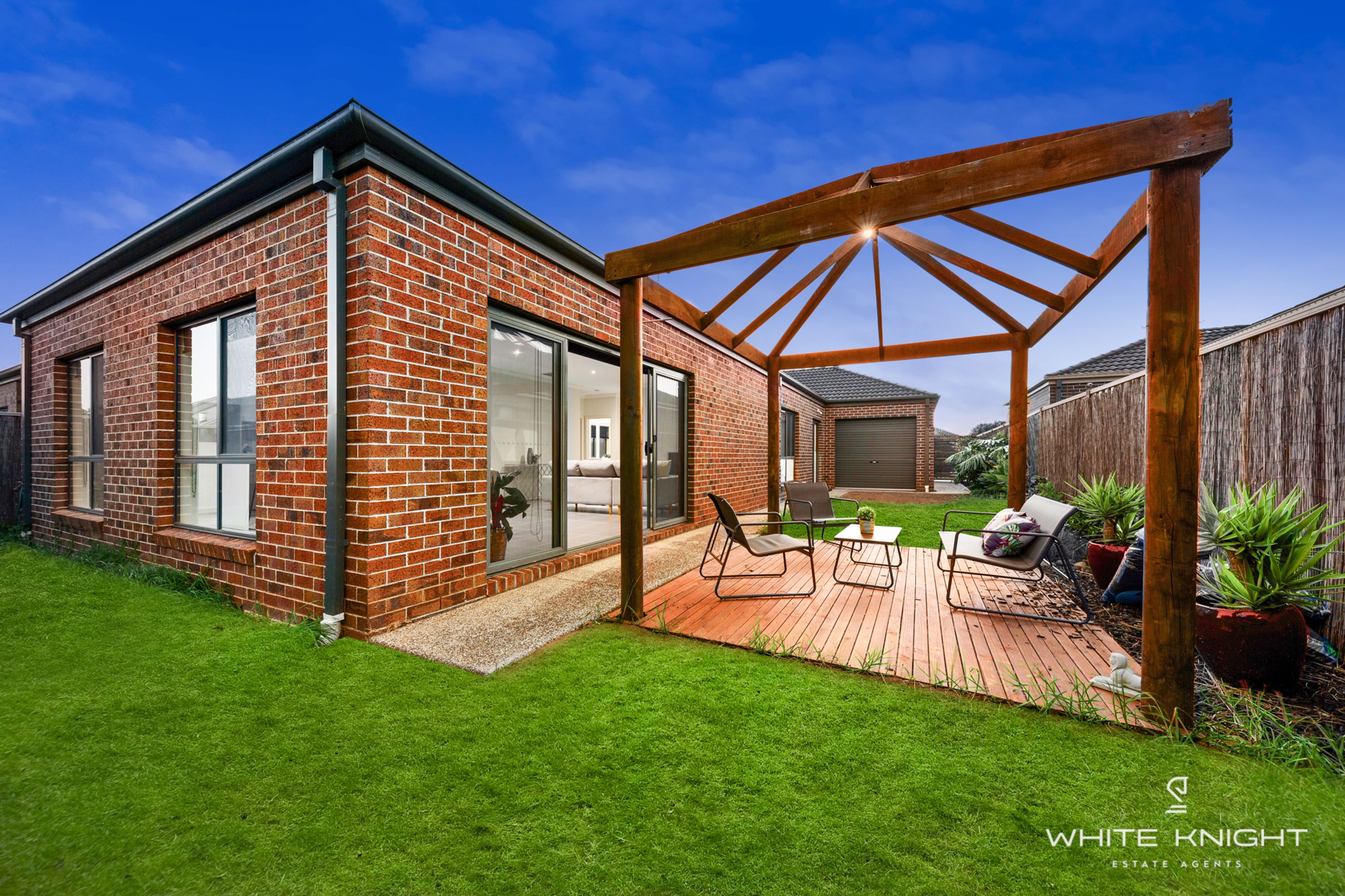 8 Mount Way, Caroline Springs VIC 3023, Caroline Springs - Thumbnail 4