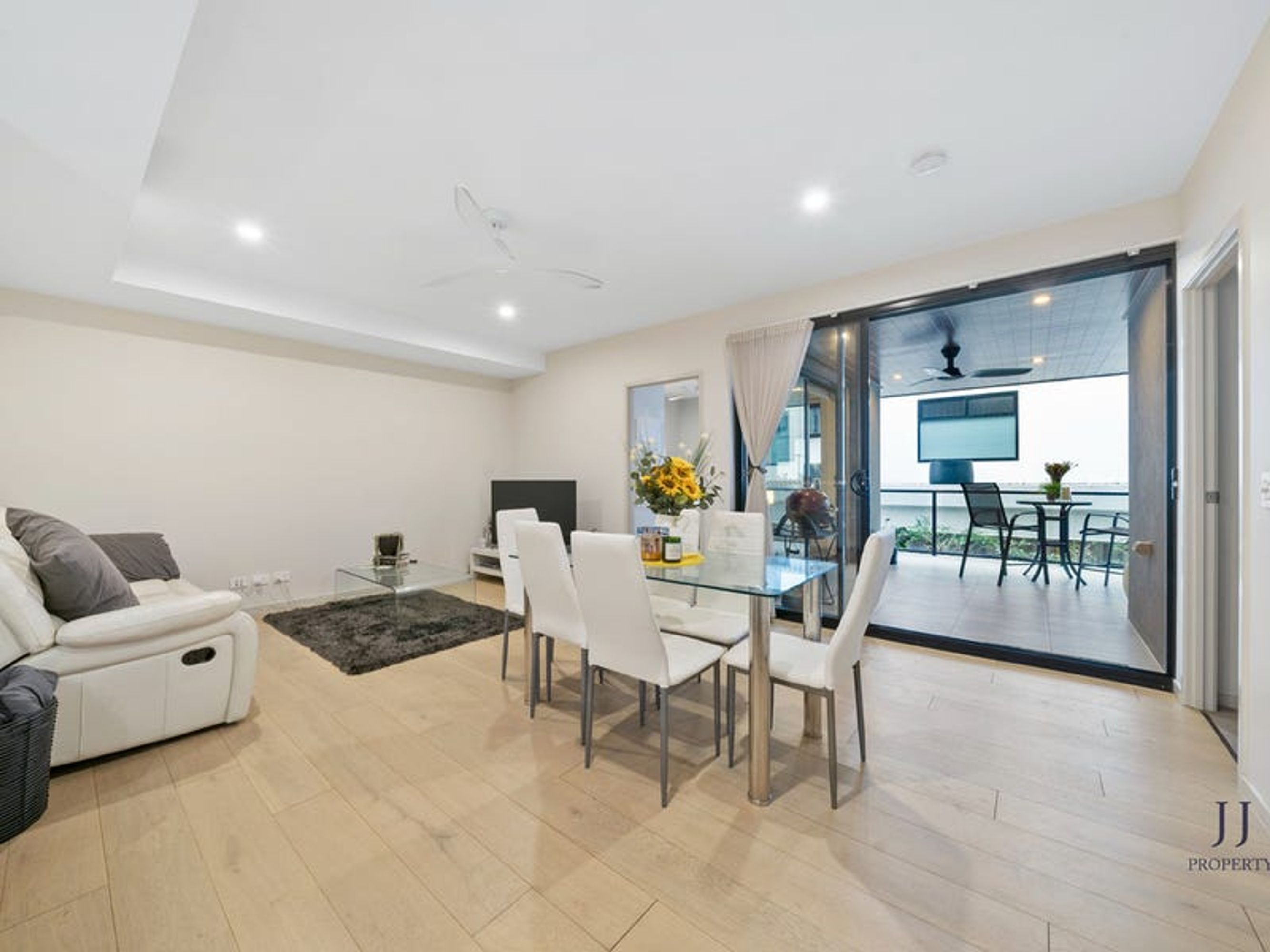 2/11 Priory Street, Indooroopilly - Thumbnail 4