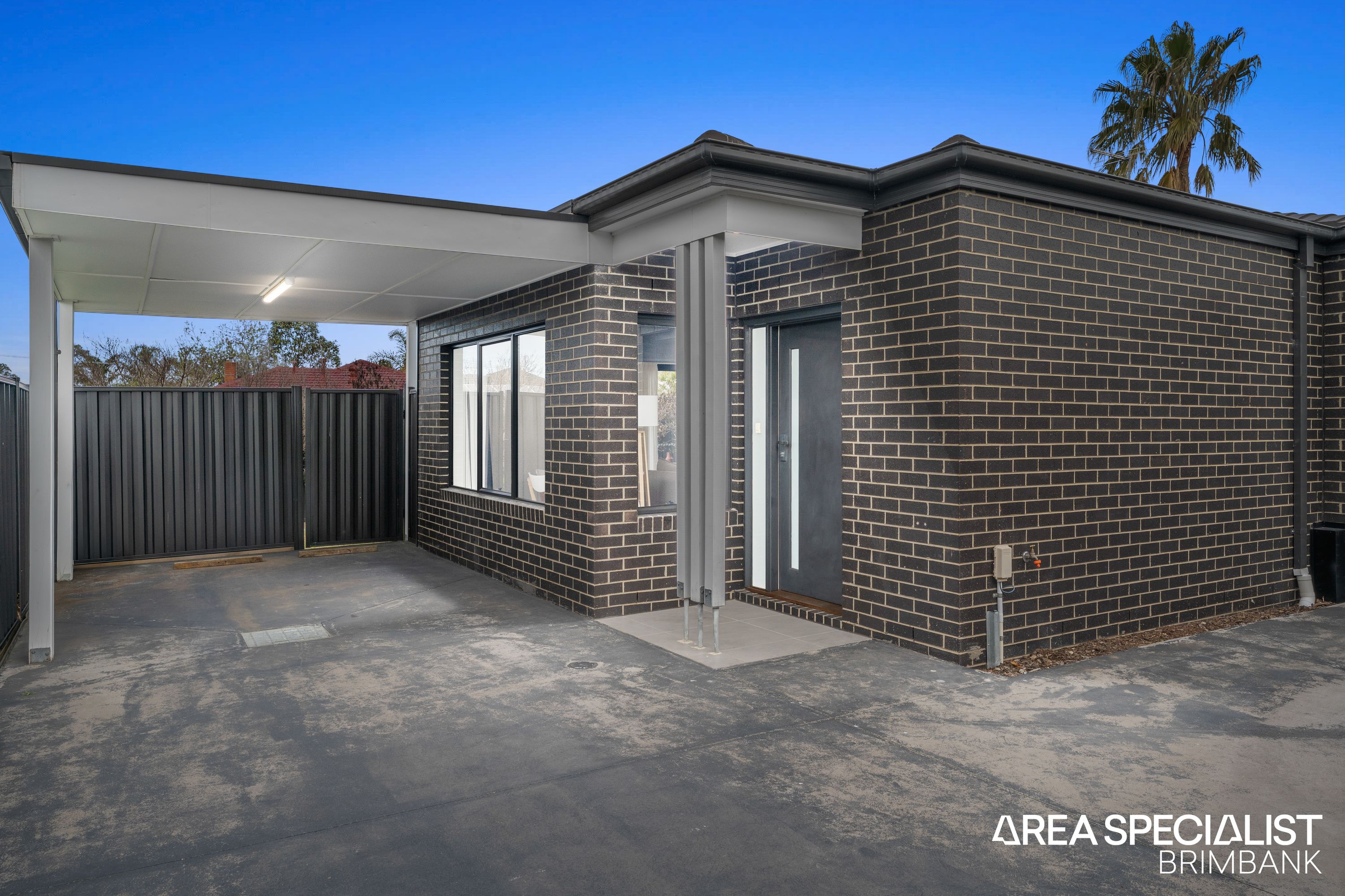 2/11 Throsby Crescent, Deer Park - Image 1