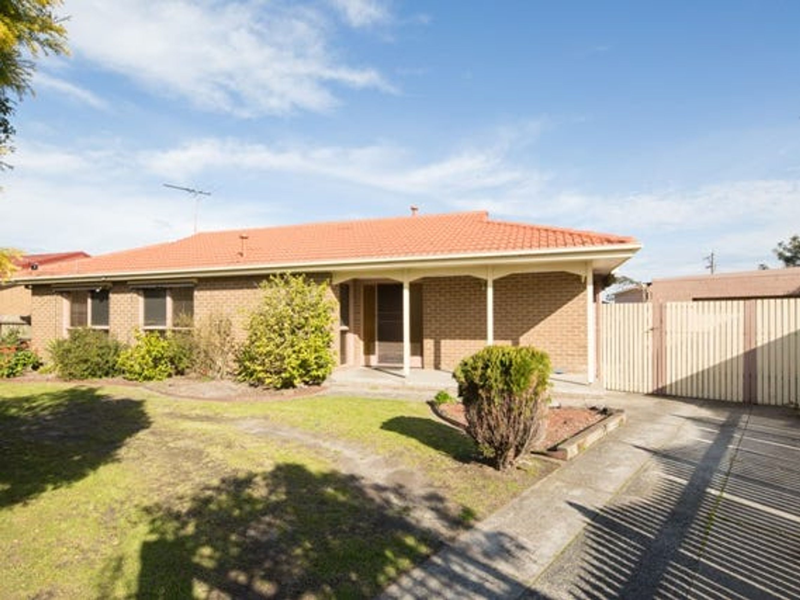 8 Leanne Crescent