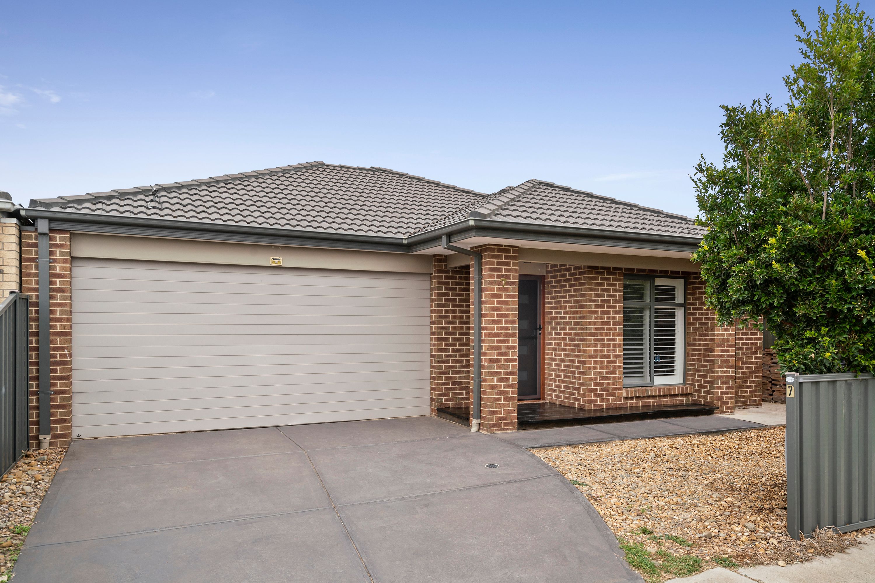 7 Mantello Drive, Werribee, VIC 3030, Werribee - Thumbnail 2