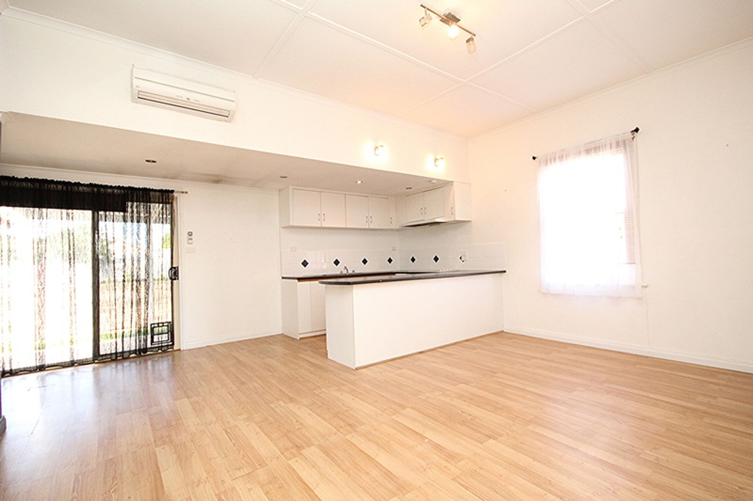 30 Stewart Street, Horsham VIC 3400, Horsham - Thumbnail 3