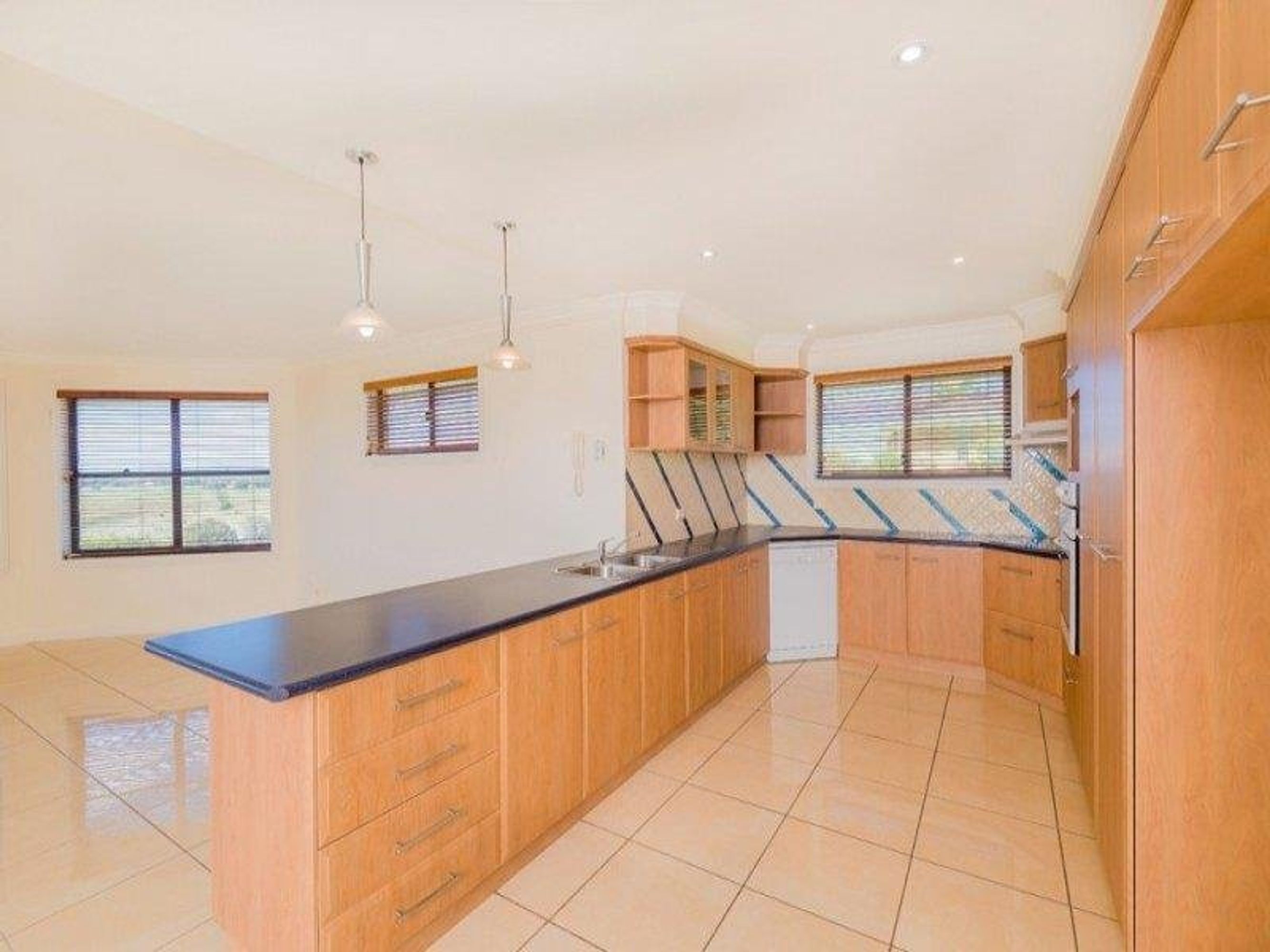 40 Martin Crescent, Junction Hill - Thumbnail 5