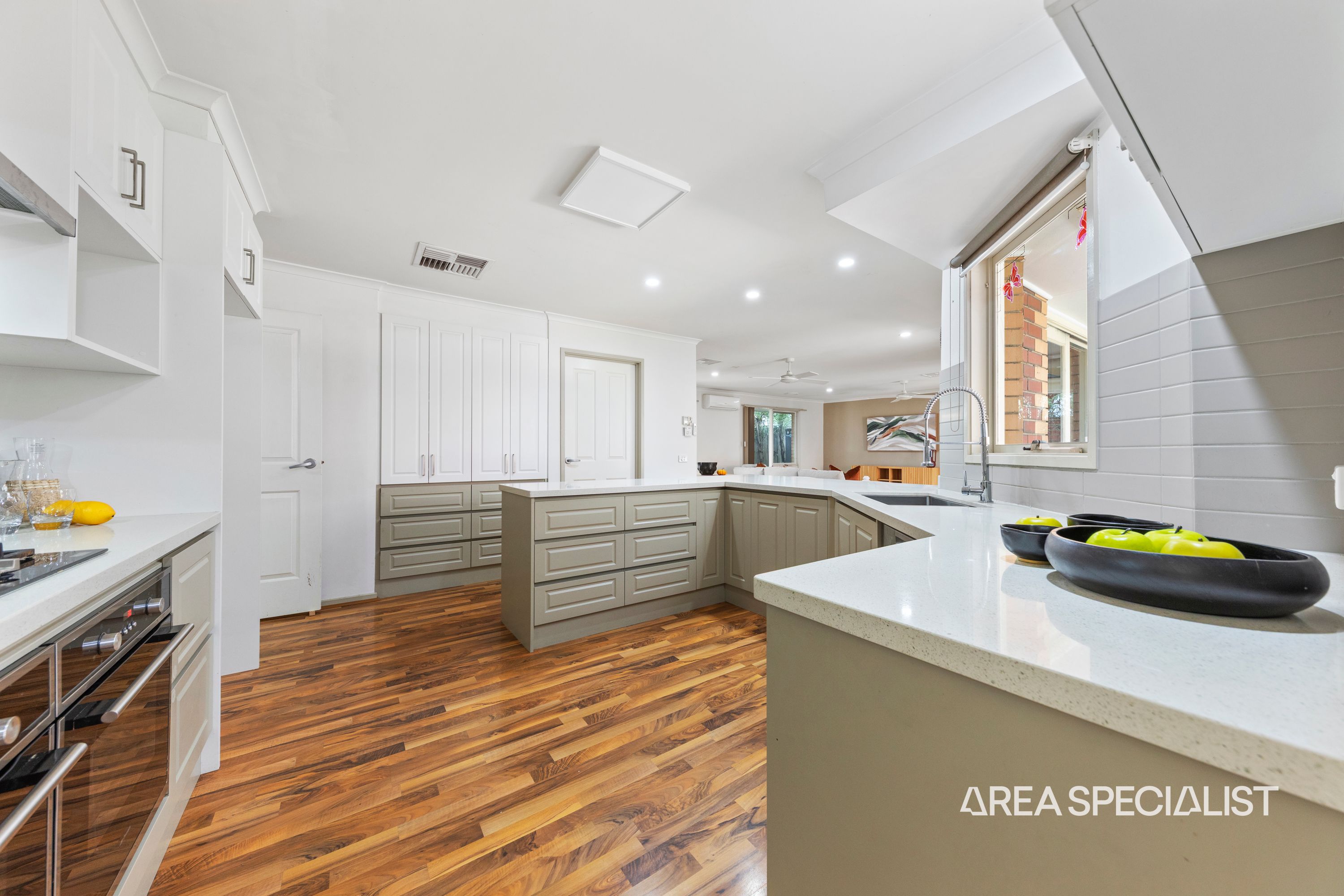 101 Ahern Road, Pakenham - Thumbnail 4