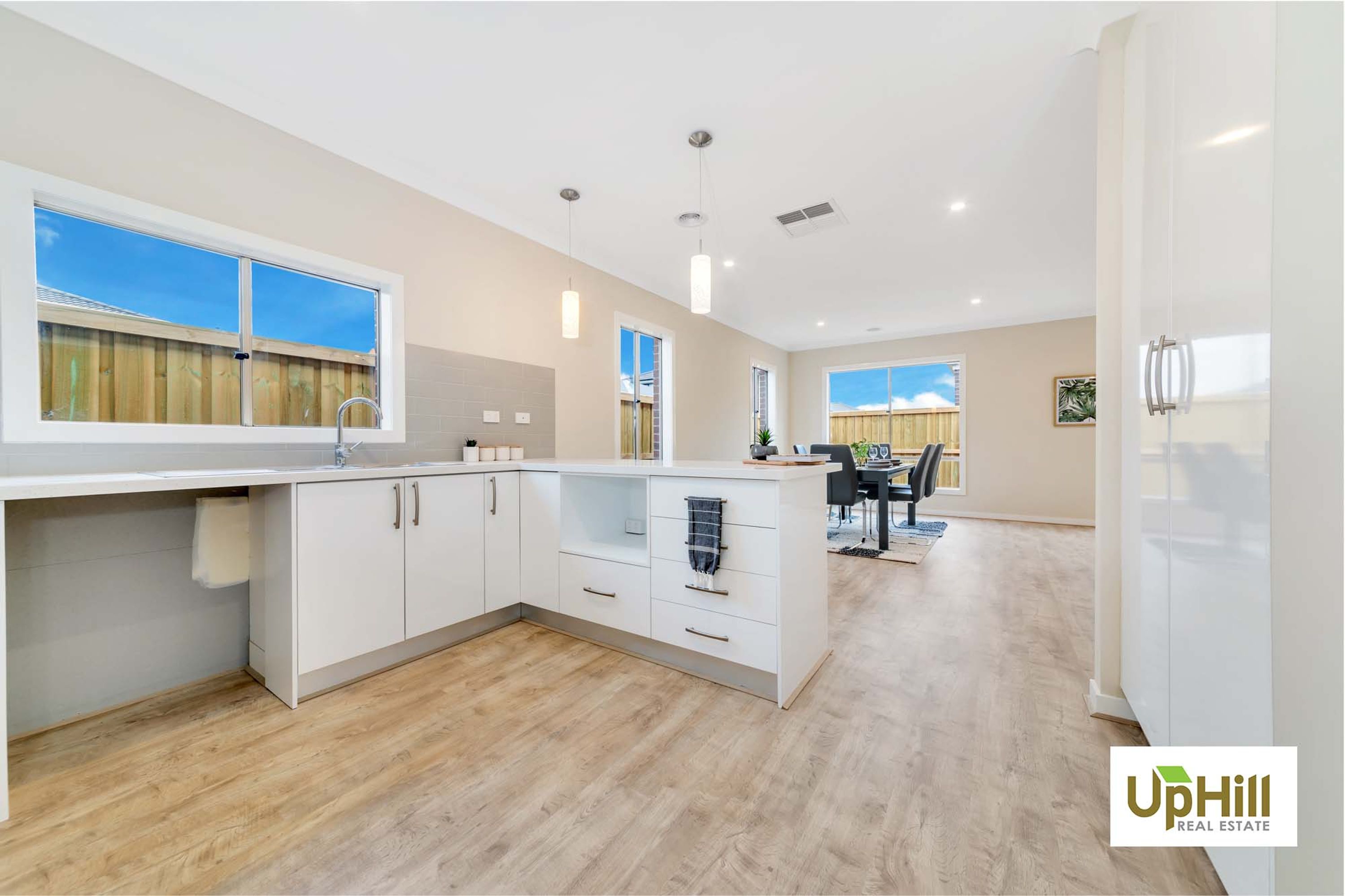 21 SWALLOWTAIL AVENUE, Clyde North - Thumbnail 8